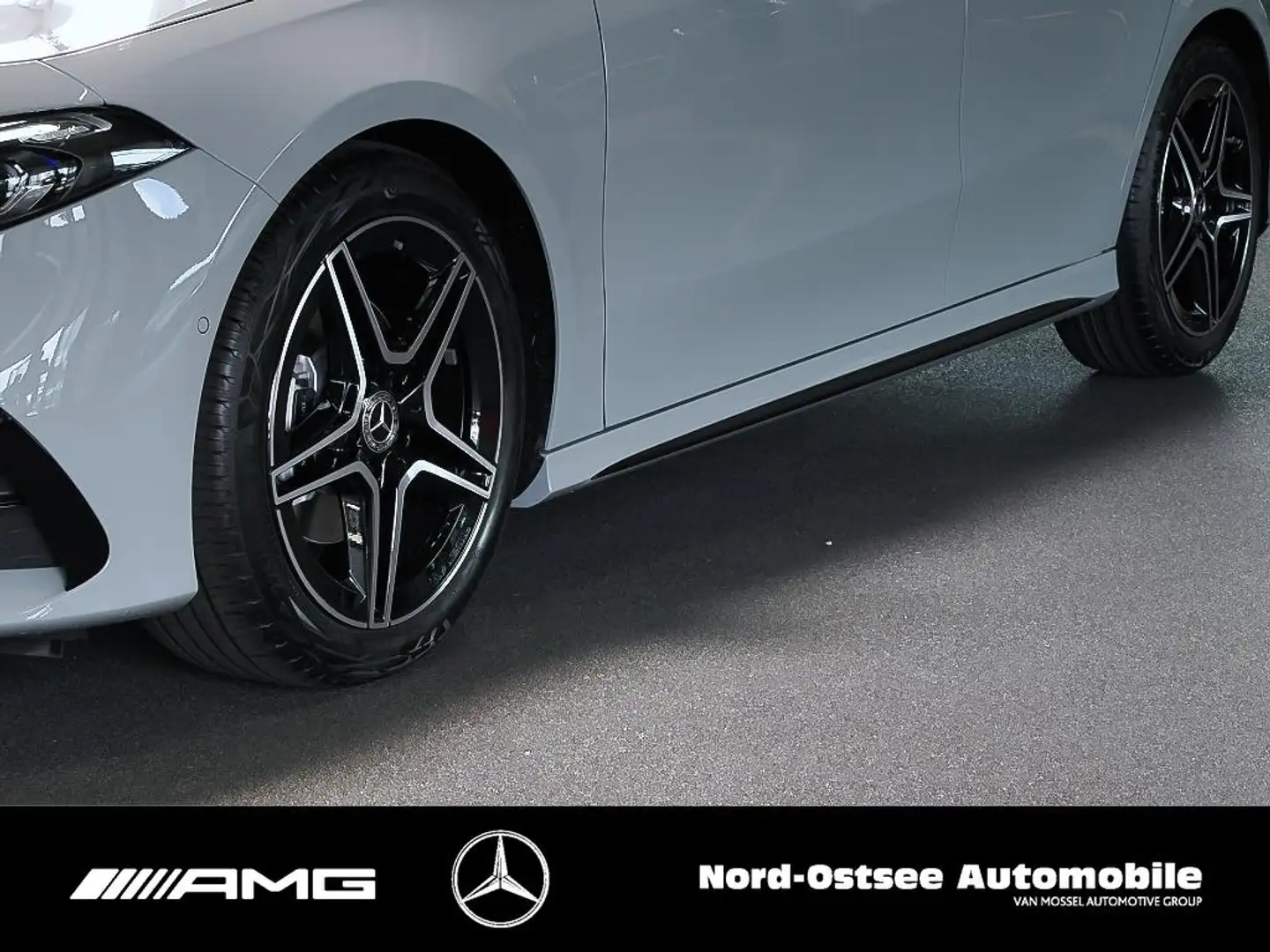 Mercedes-Benz A 180 Limousine AMG-EDIT NIGHT MULTIBEAM SOUND Grau - 2