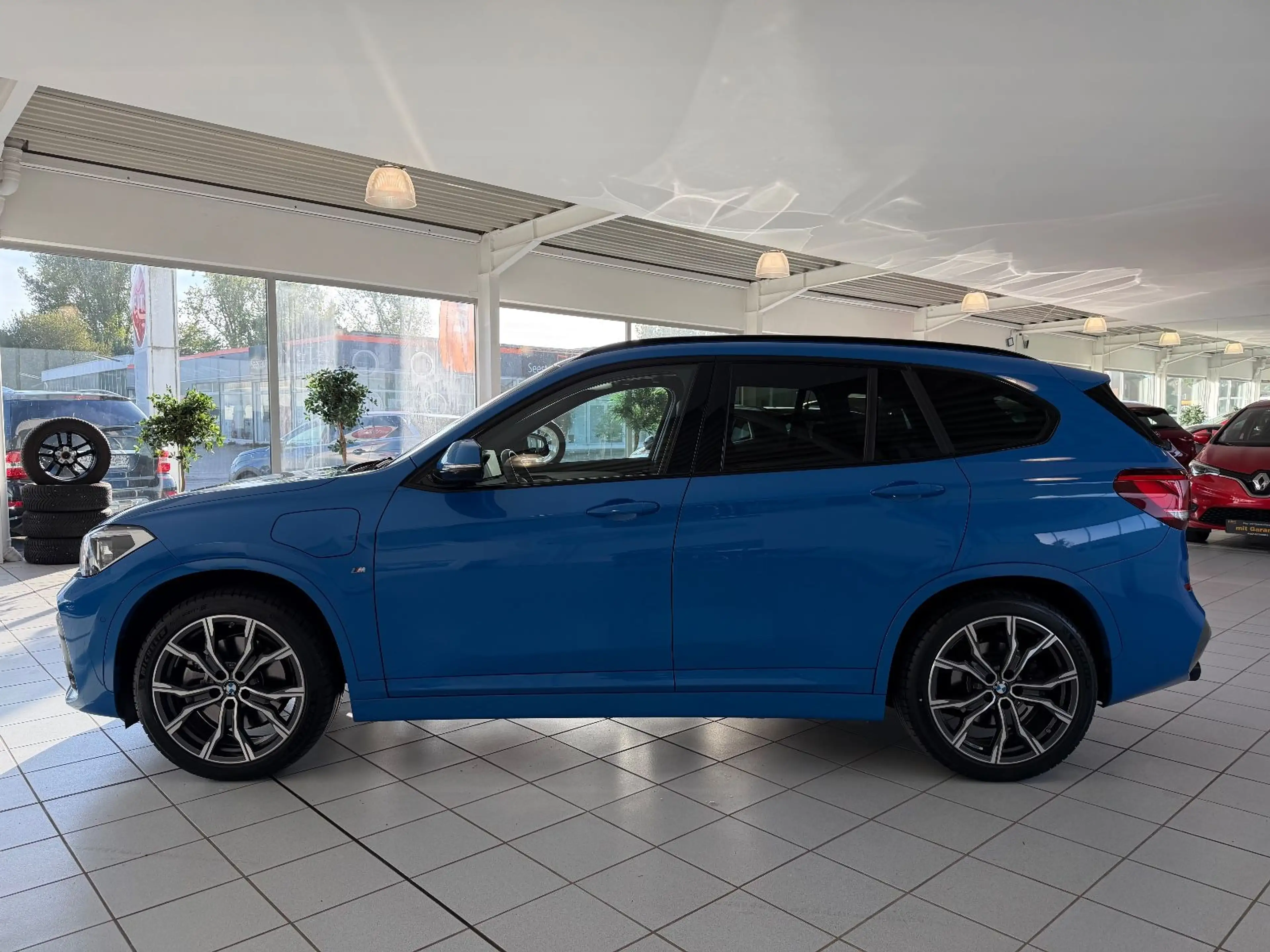 BMW X1 xDrive 25 e M Sport, PANO, LEDER, AHK, HEADUP — photo 2