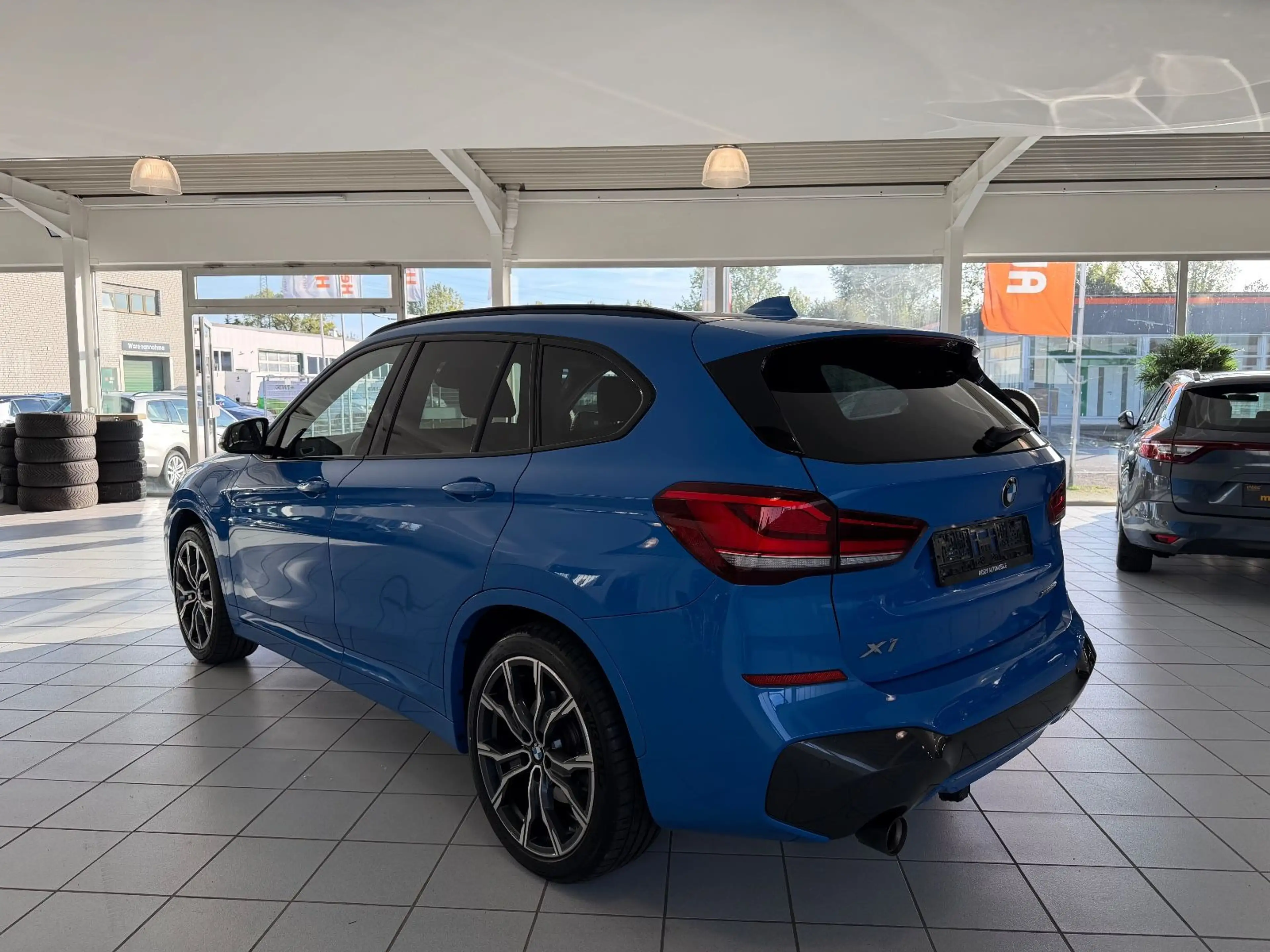 BMW X1 xDrive 25 e M Sport, PANO, LEDER, AHK, HEADUP — photo 3