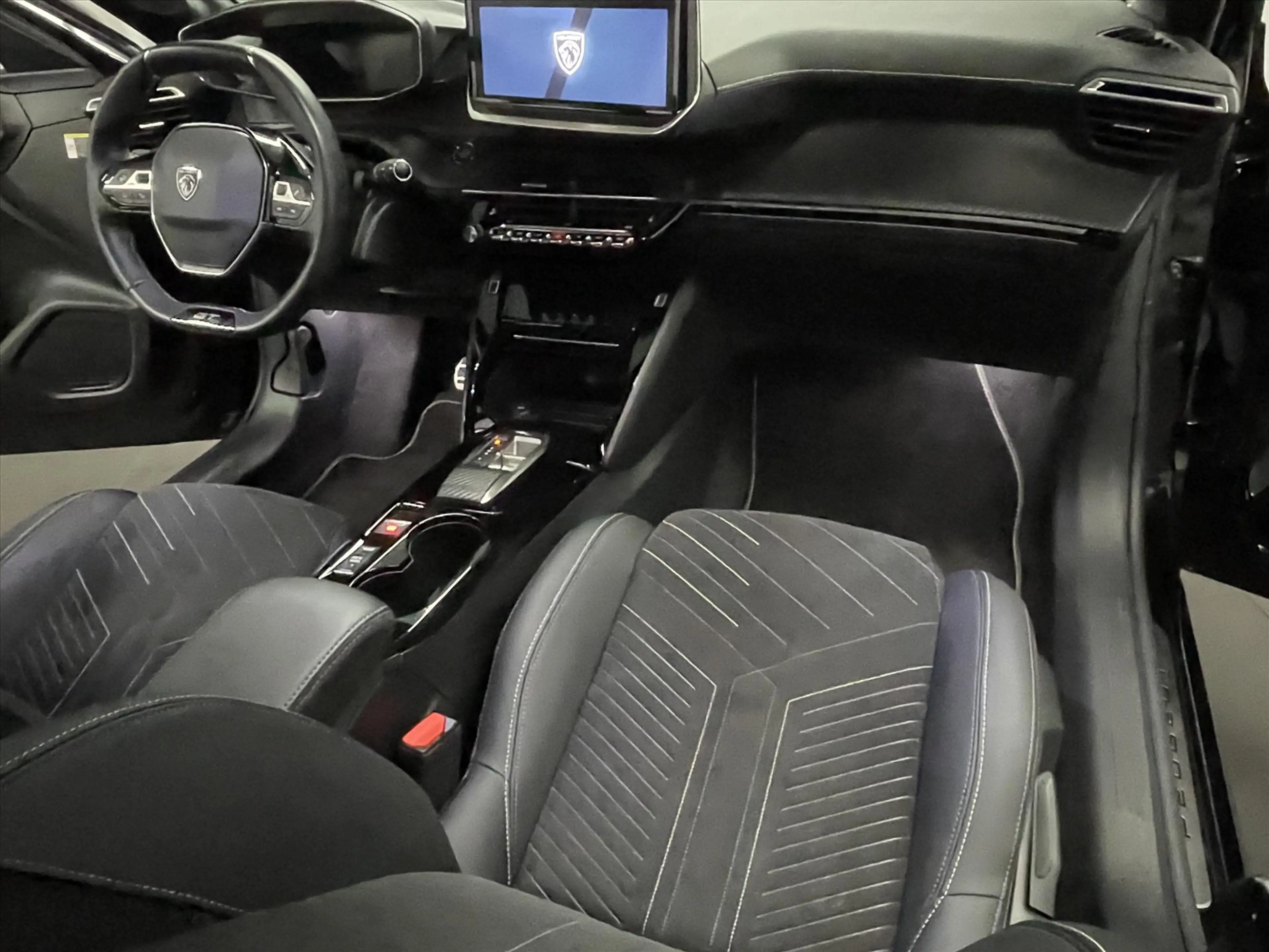 Peugeot e-208 GT PACK EV 50kWh 156pk SOH 96% Alcantara massage — photo 24