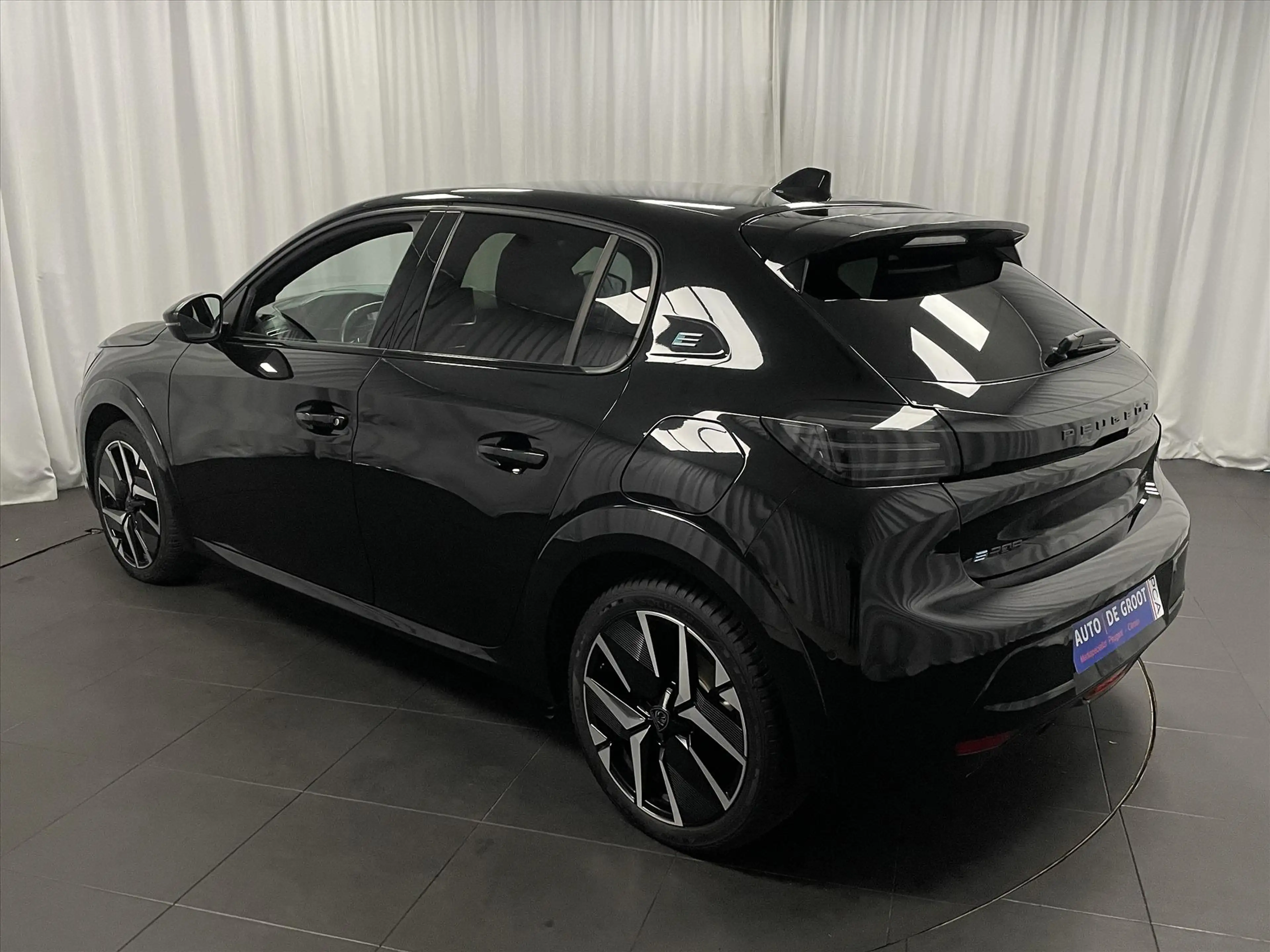 Peugeot e-208 GT PACK EV 50kWh 156pk SOH 96% Alcantara massage — photo 3