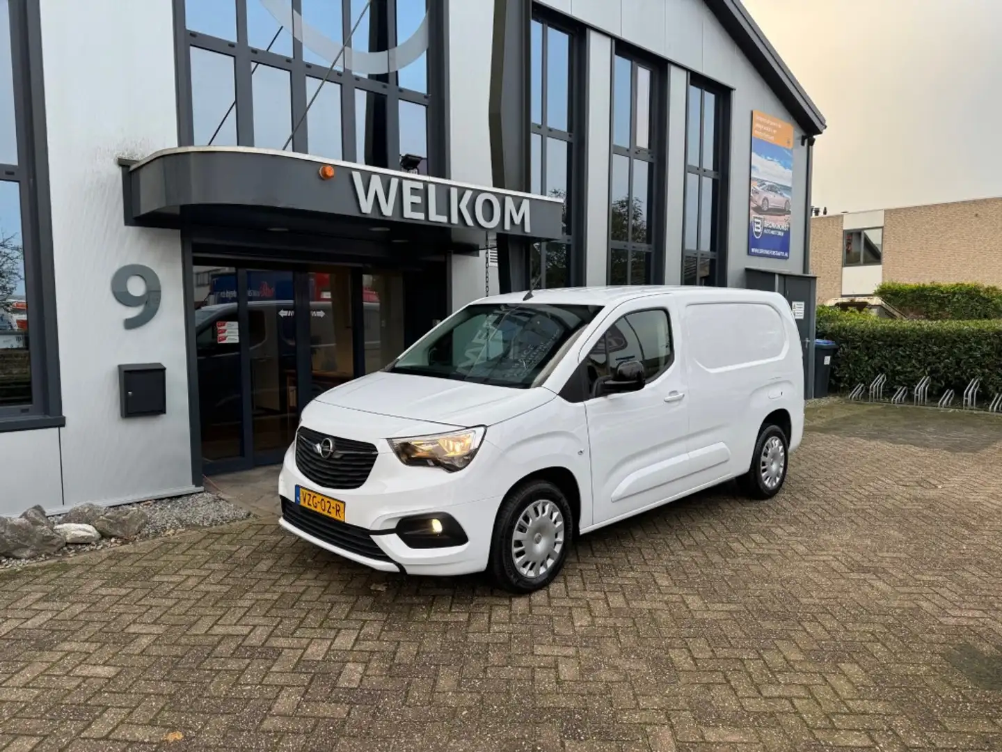 Opel Combo 1.5D 131PK Automaat L2 Navi, Climatcntrl, Cruisecn Wit - 1