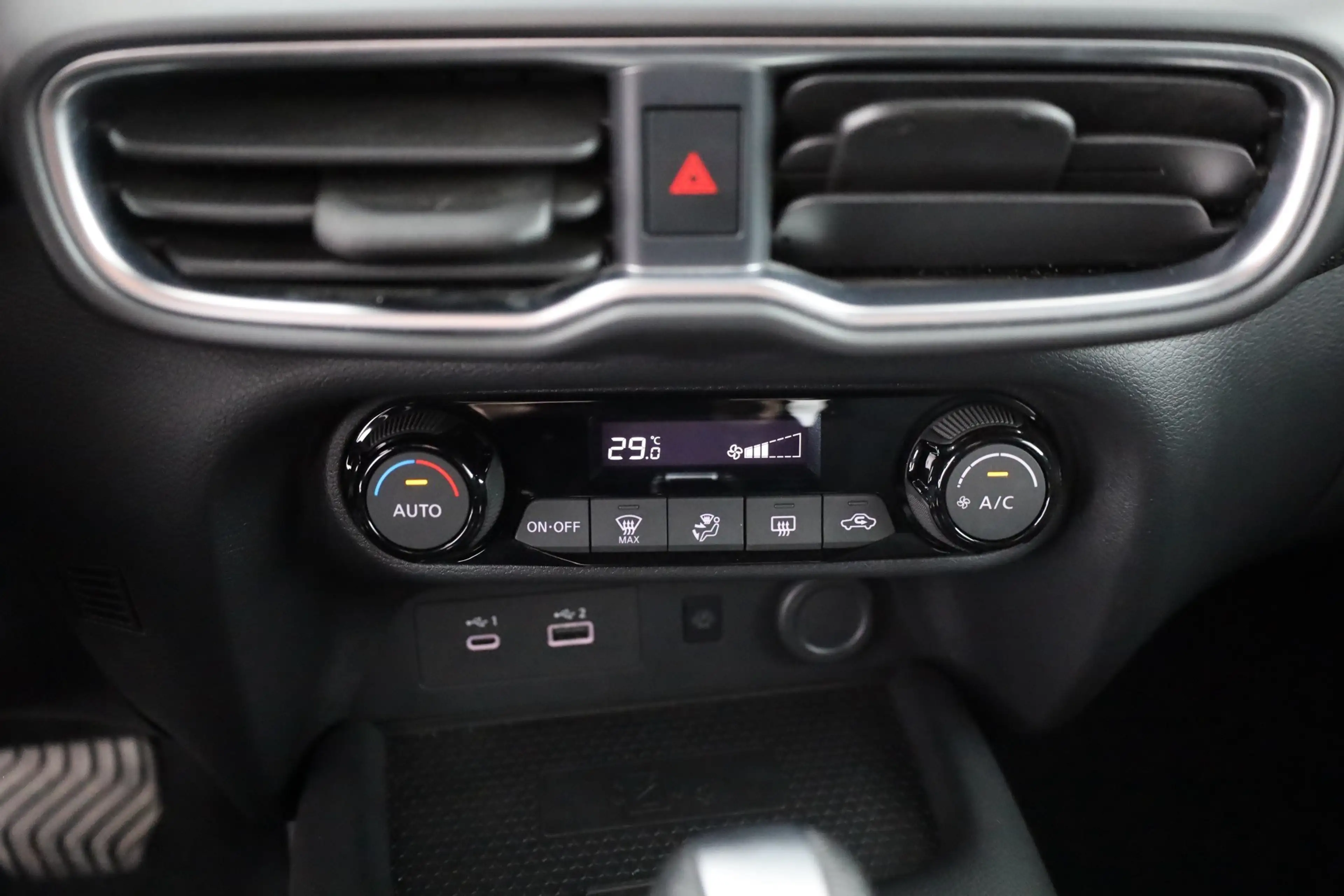 Nissan Juke 1.0 DIG-T N-Connecta Aut. LED Navi Kamera — photo 12
