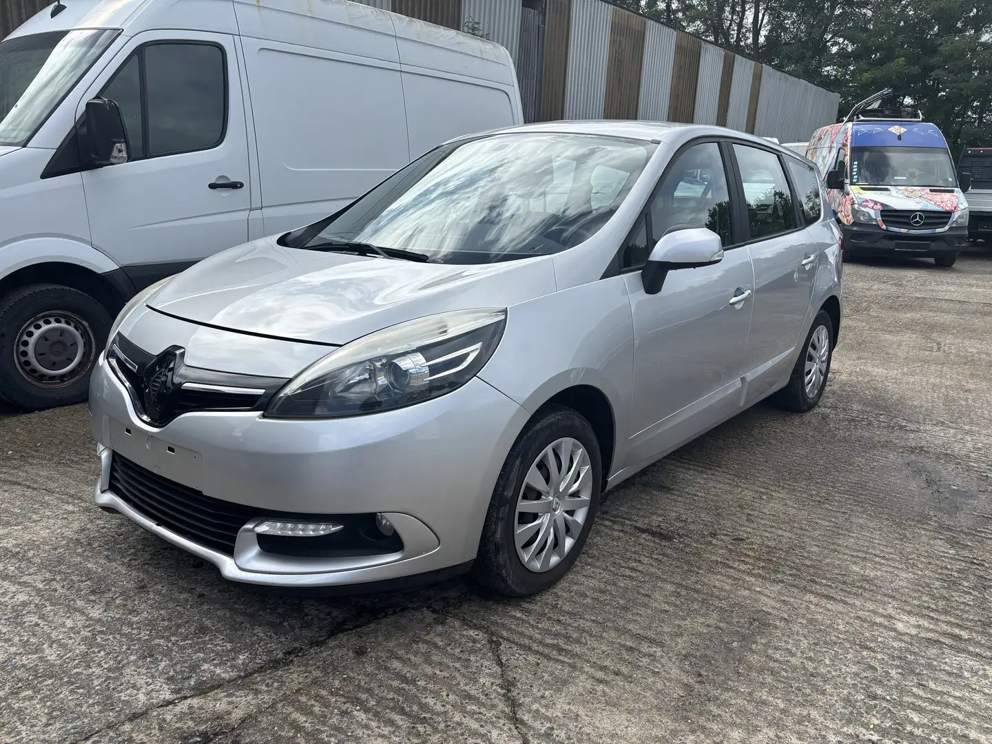 Renault Grand Scenic 1.2i Energy TCe 115 S&S Dynamique Plateado - 1