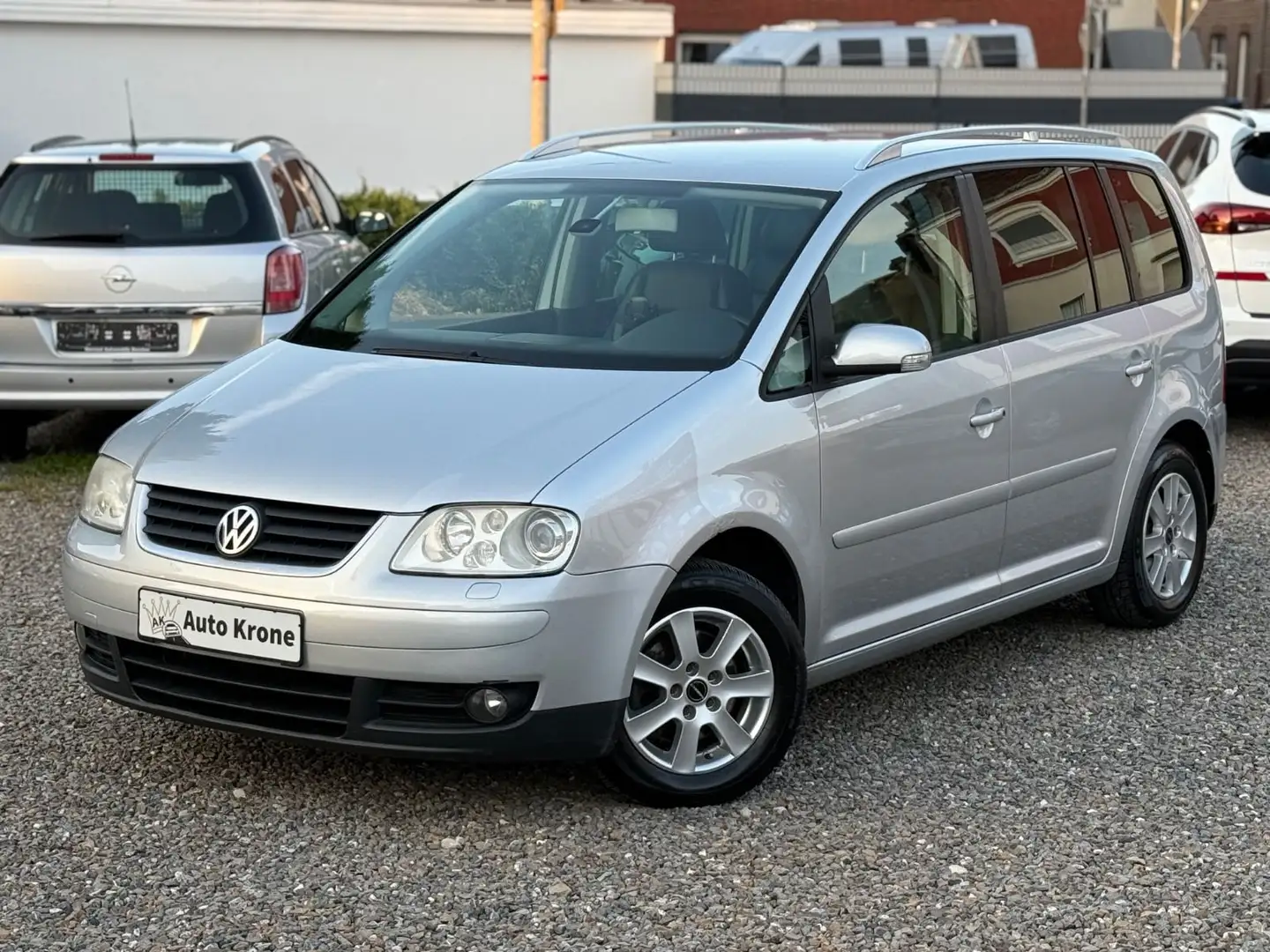 Volkswagen Touran 2.0 TDI Highline Leder Xenon TÜV-07/26 Silber - 1