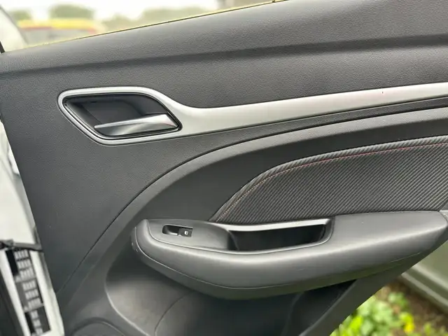 MG ZS view 22