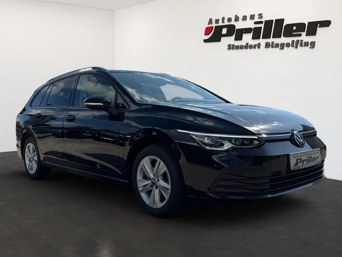Volkswagen Golf VIII Variant 2.0 TDI DSG Life/Navi/AHK/LED Zwart - 2