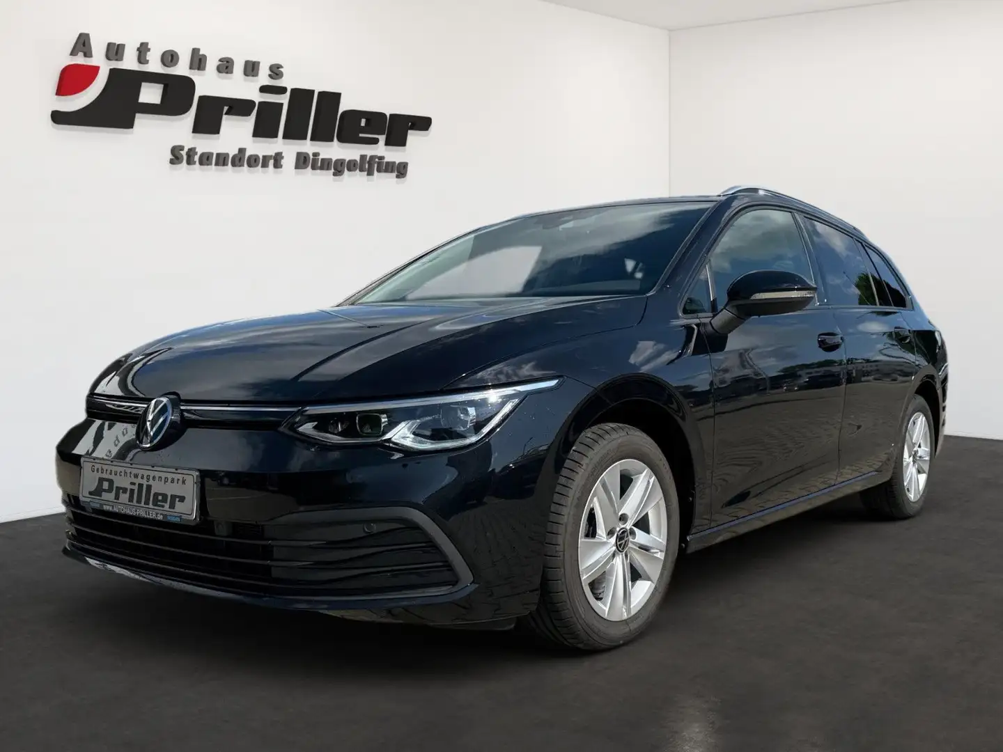 Volkswagen Golf VIII Variant 2.0 TDI DSG Life/Navi/AHK/LED Zwart - 1