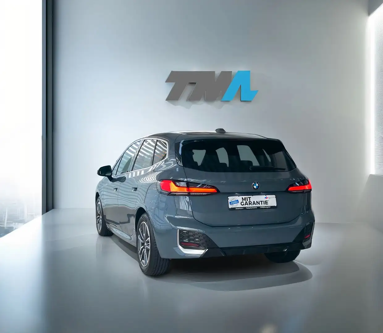 BMW 218 i Active Tourer M Sport PANO AHK Unfallfrei Grau - 2