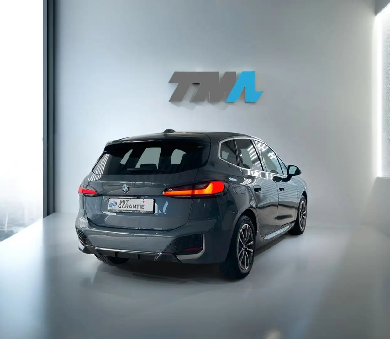 BMW 218 i Active Tourer M Sport PANO AHK Unfallfrei Grau - 2