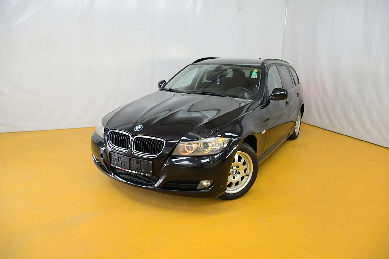 BMW 318 d Touring Fekete - 1
