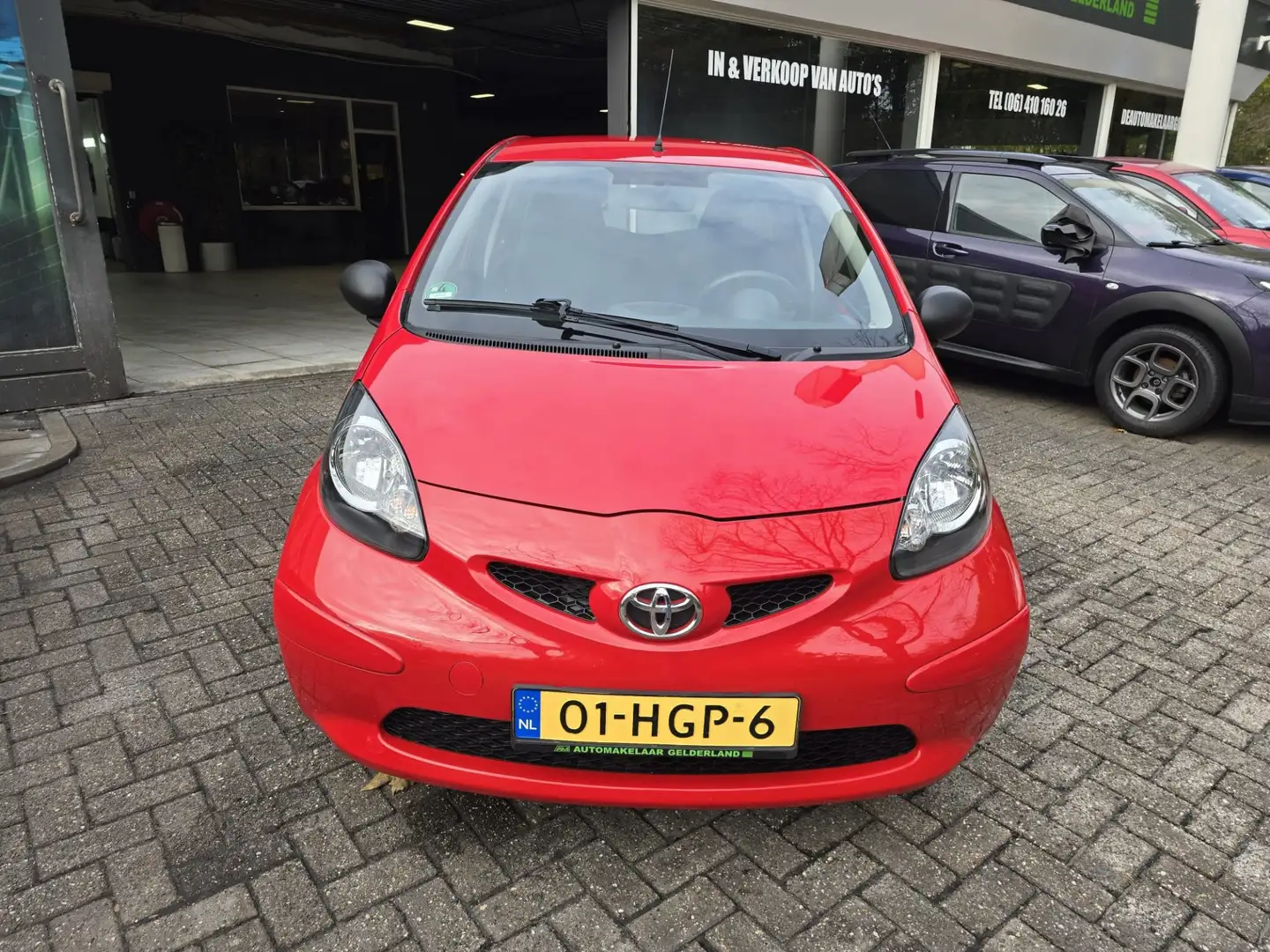 Toyota Aygo 1.0-12V | 1E EIGENAAR | 12MND GARANTIE | LAGE KM | Rood - 2