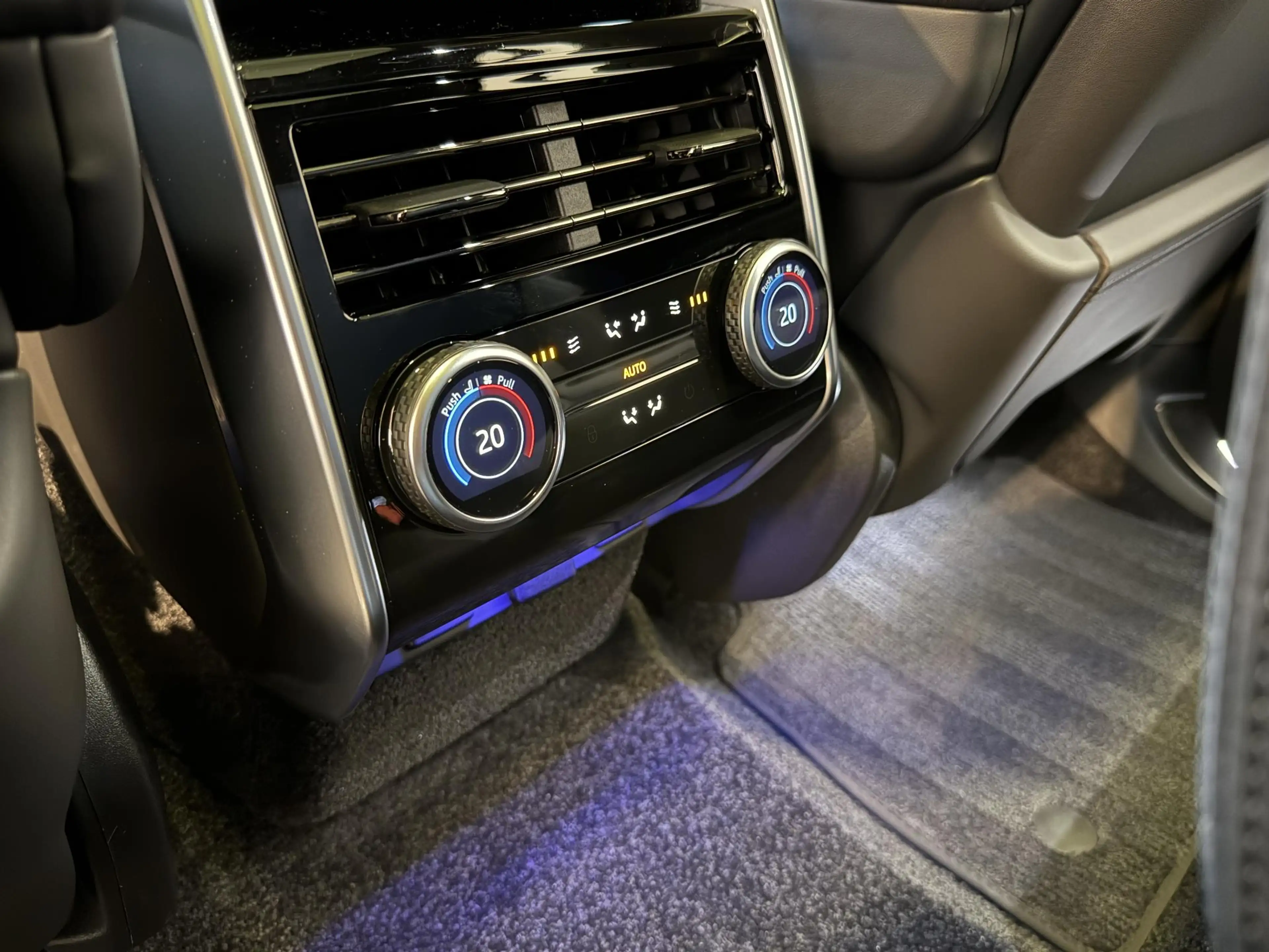 Land Rover Range Rover 3.0 P550e HSE PHEV | Hot Stone Massage | New 190.0 — photo 19