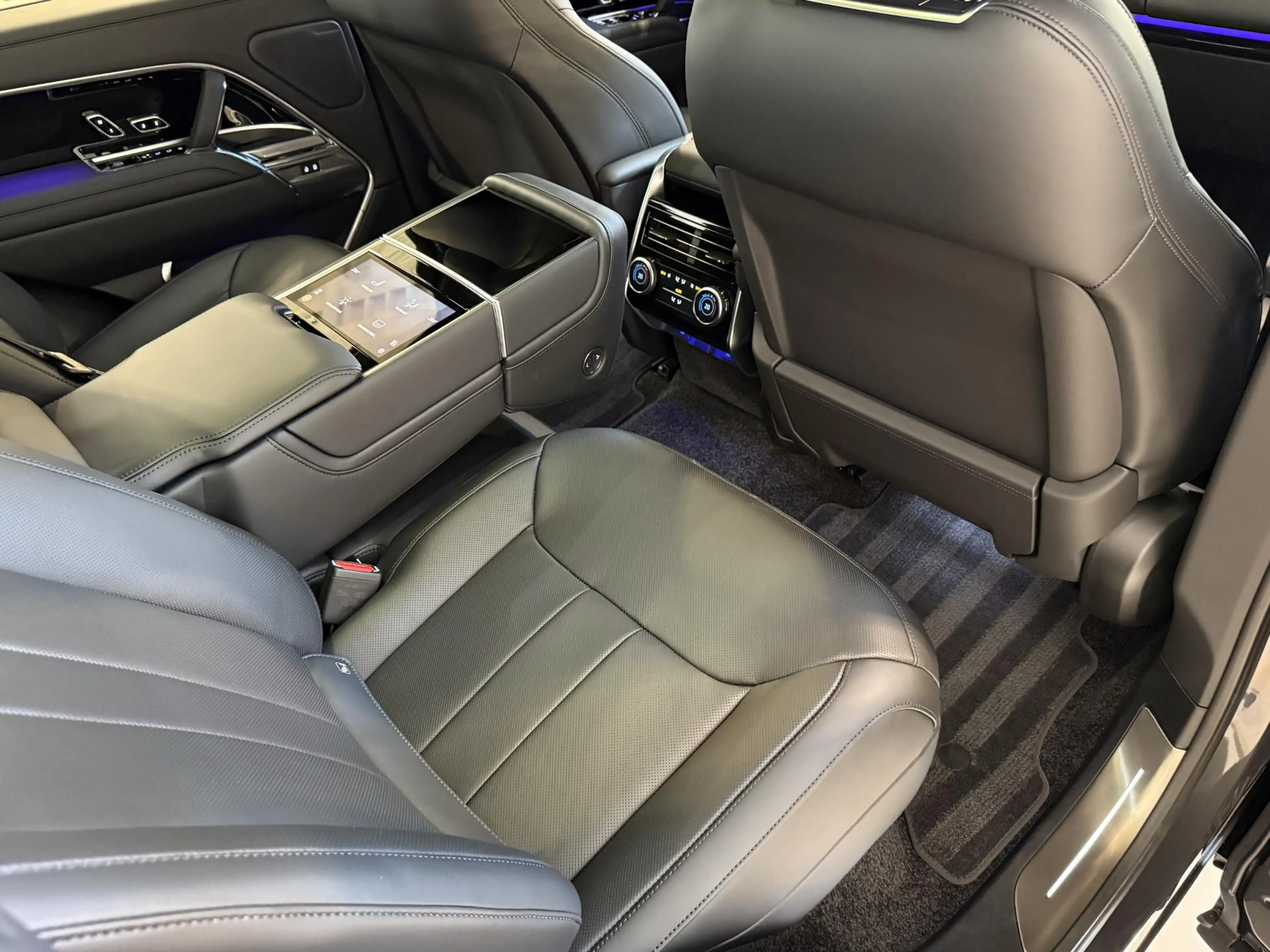 Land Rover Range Rover 3.0 P550e HSE PHEV | Hot Stone Massage | New 190.0 — photo 23