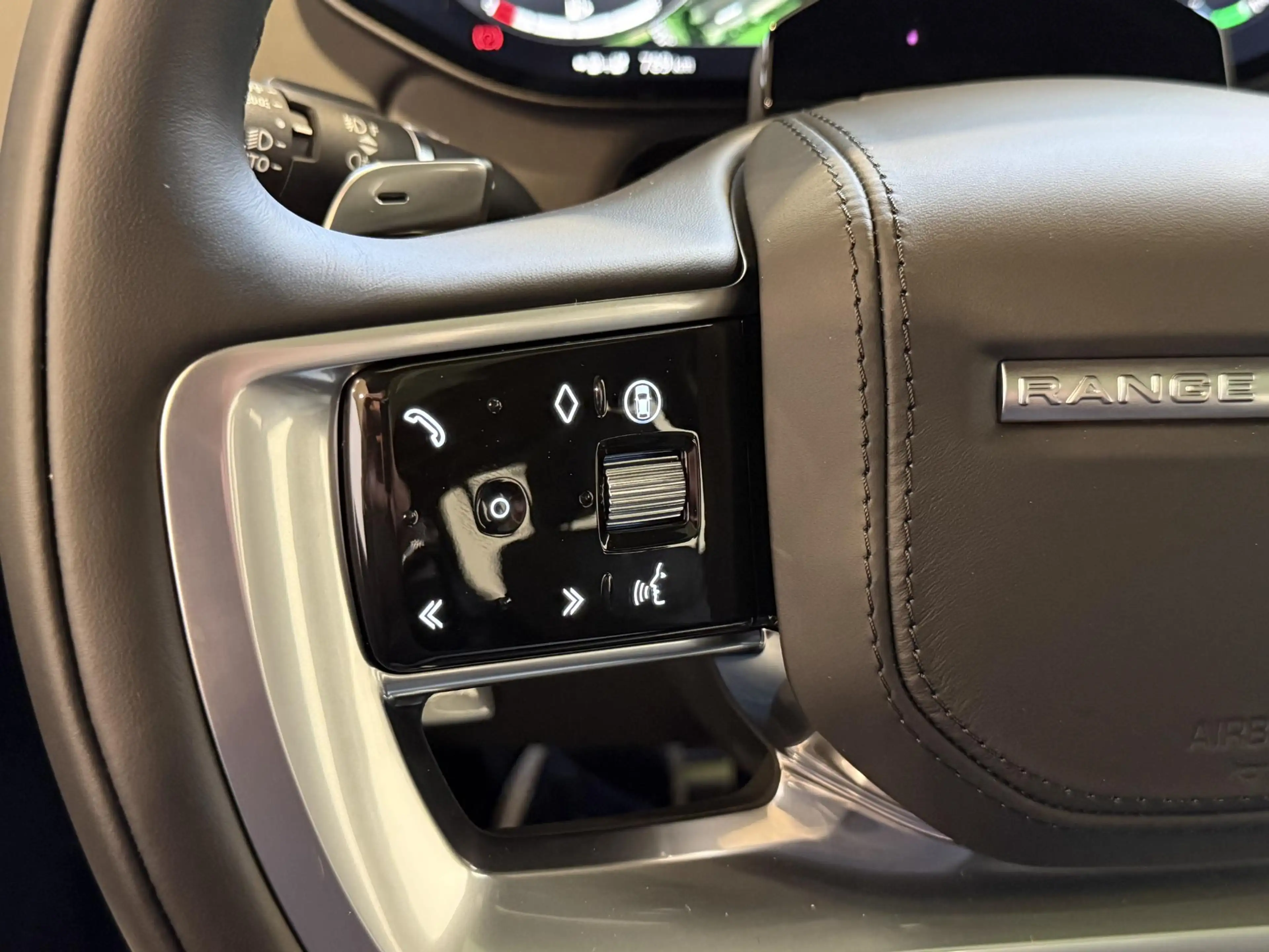 Land Rover Range Rover 3.0 P550e HSE PHEV | Hot Stone Massage | New 190.0 — photo 25