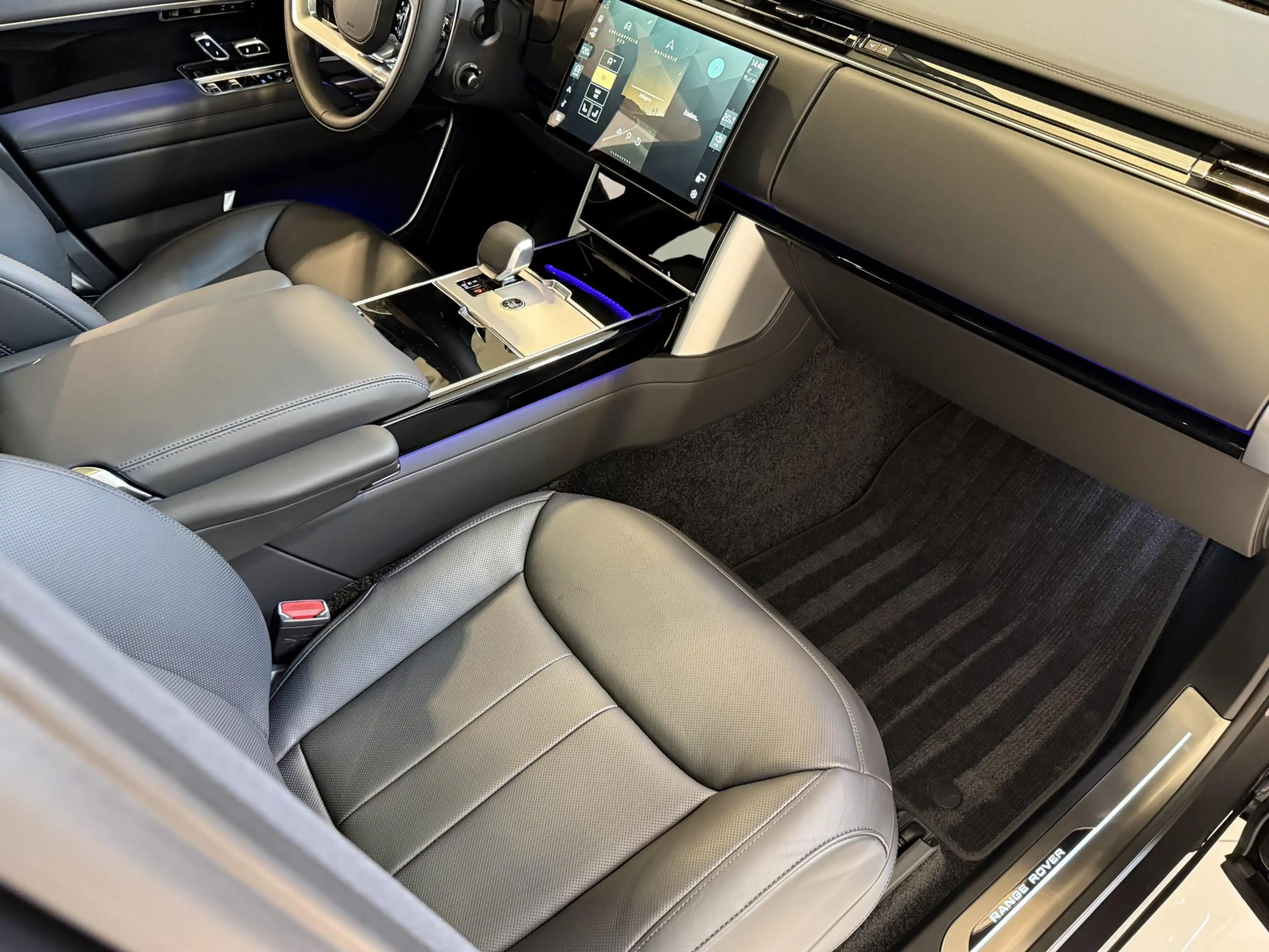 Land Rover Range Rover 3.0 P550e HSE PHEV | Hot Stone Massage | New 190.0 — photo 24