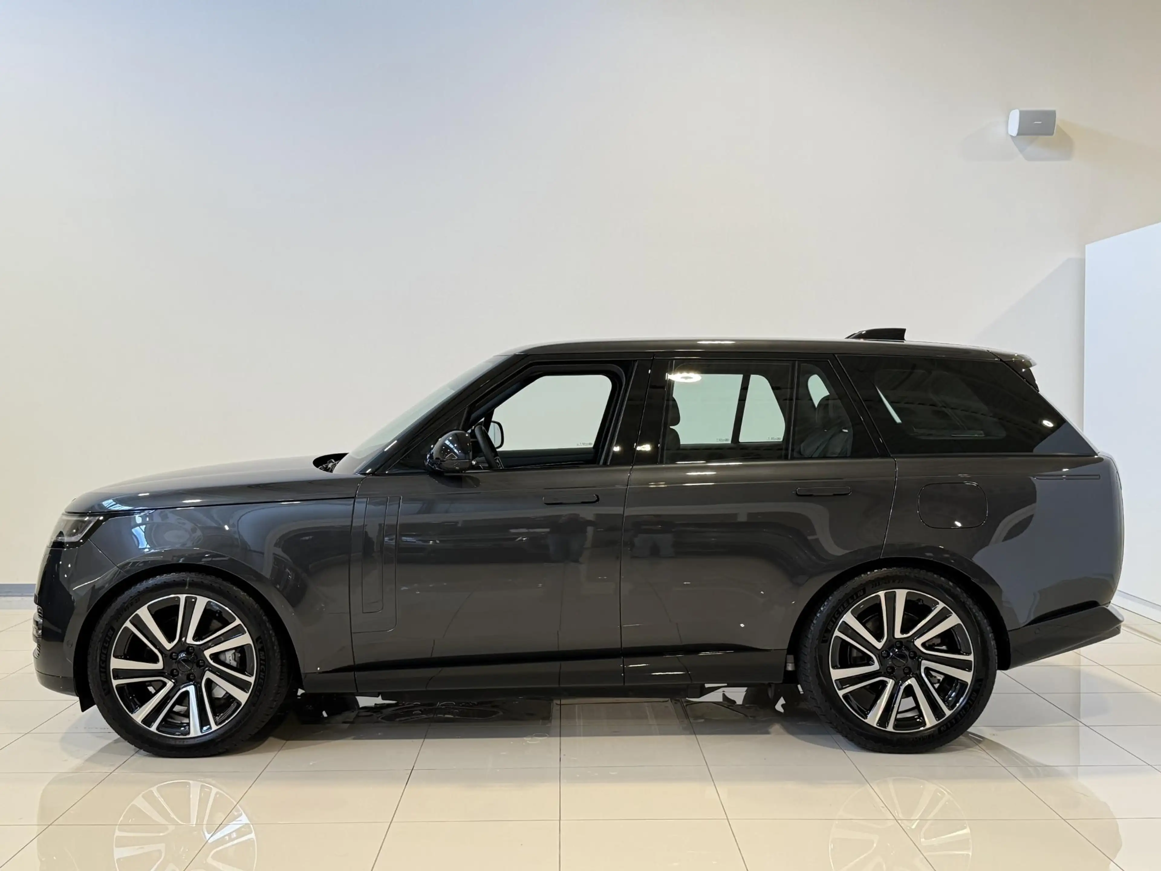 Land Rover Range Rover 3.0 P550e HSE PHEV | Hot Stone Massage | New 190.0 — photo 2