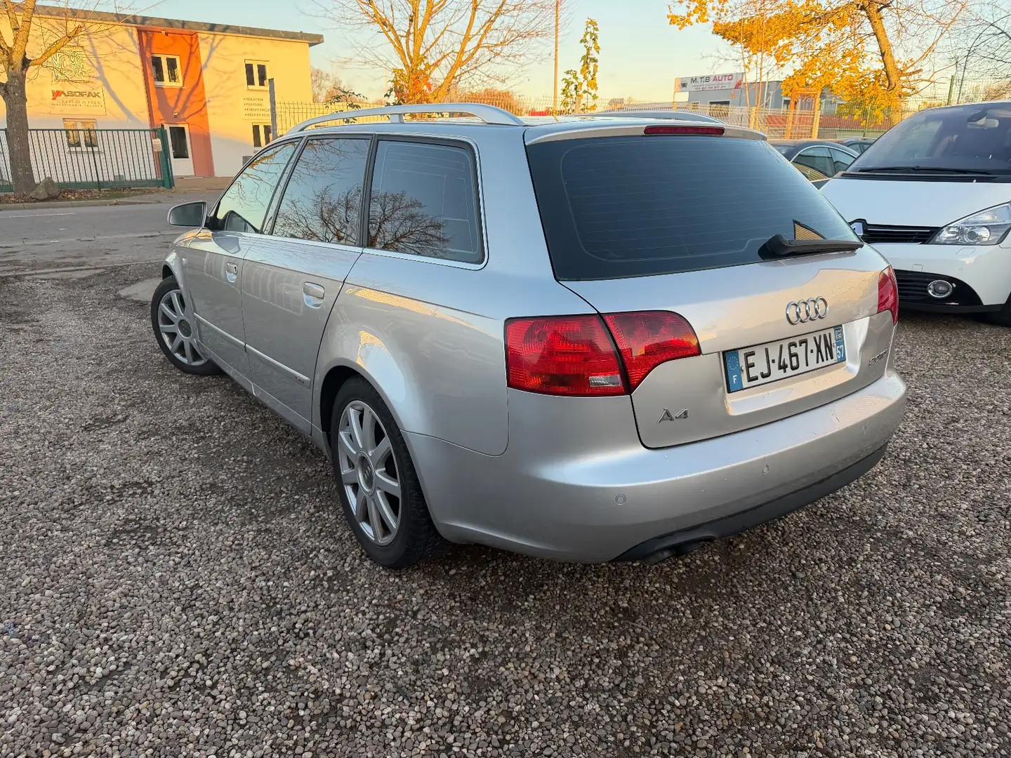 Audi A4 2.0 TDI S line 140 ch Gris - 2