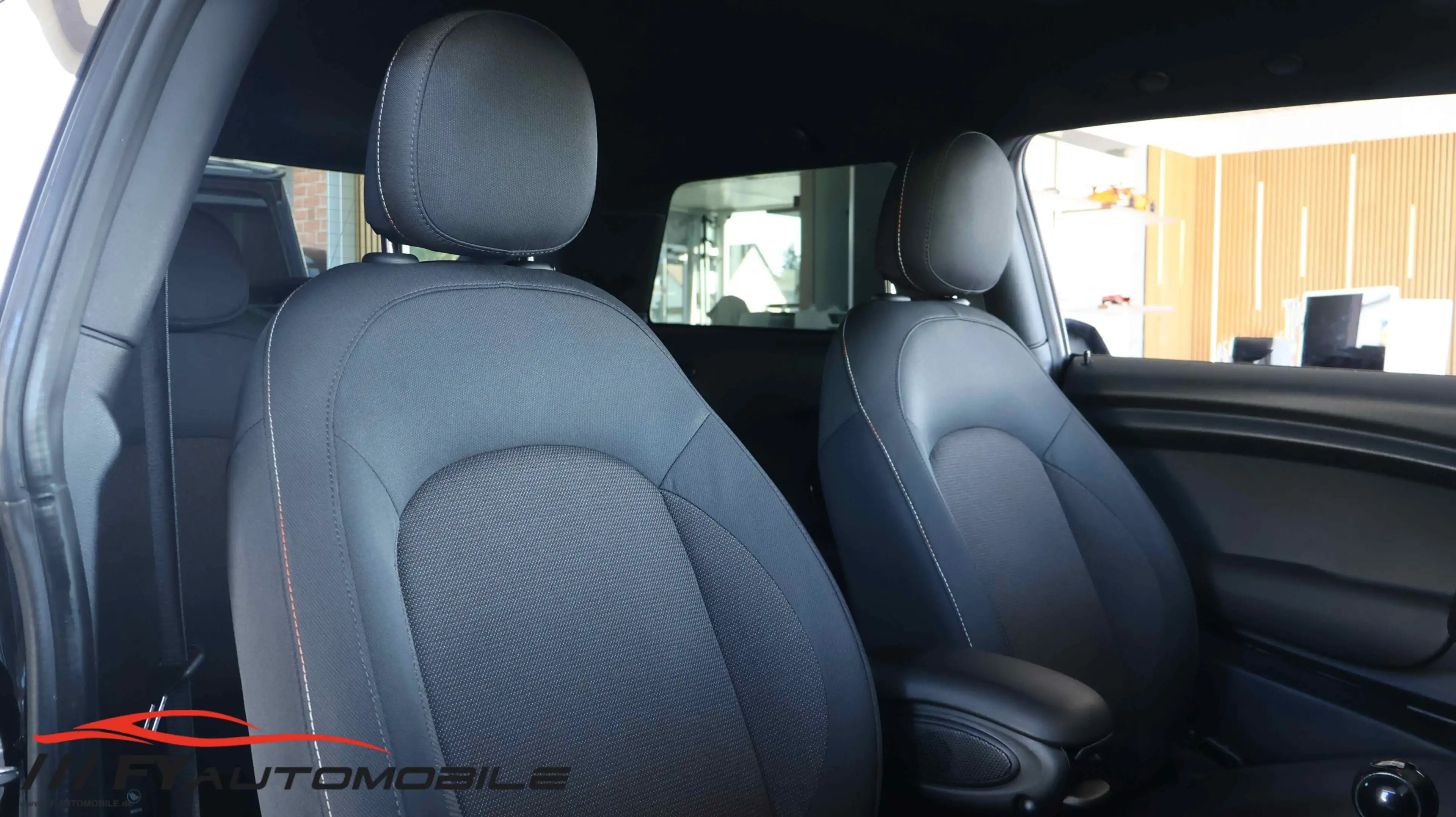 MINI One One LED Navi Stzheizung — photo 15