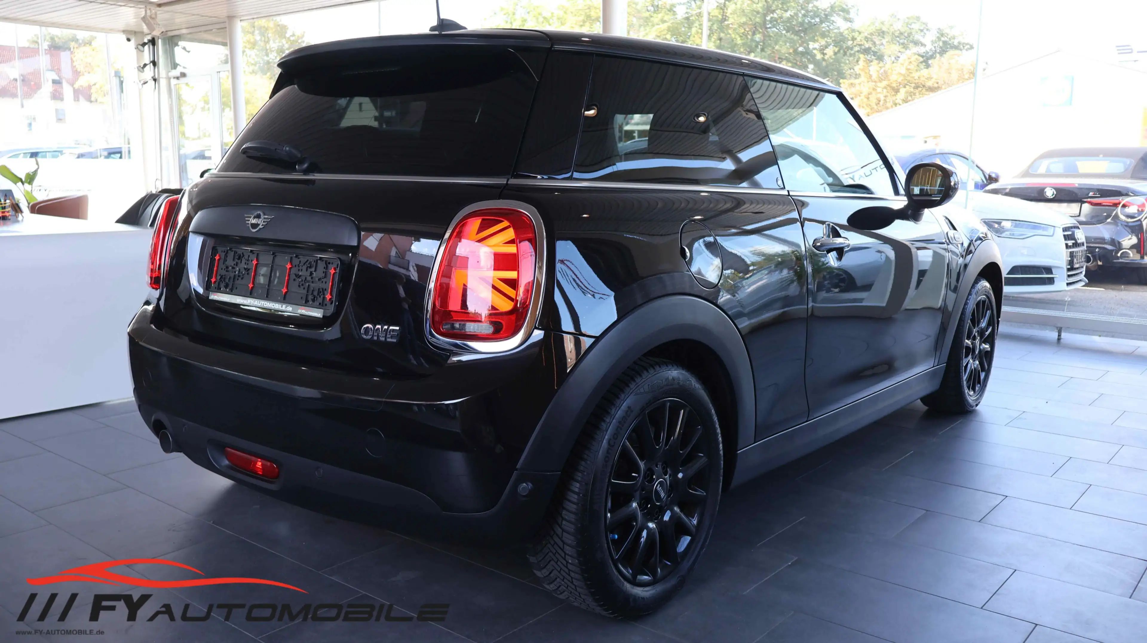 MINI One One LED Navi Stzheizung — photo 5
