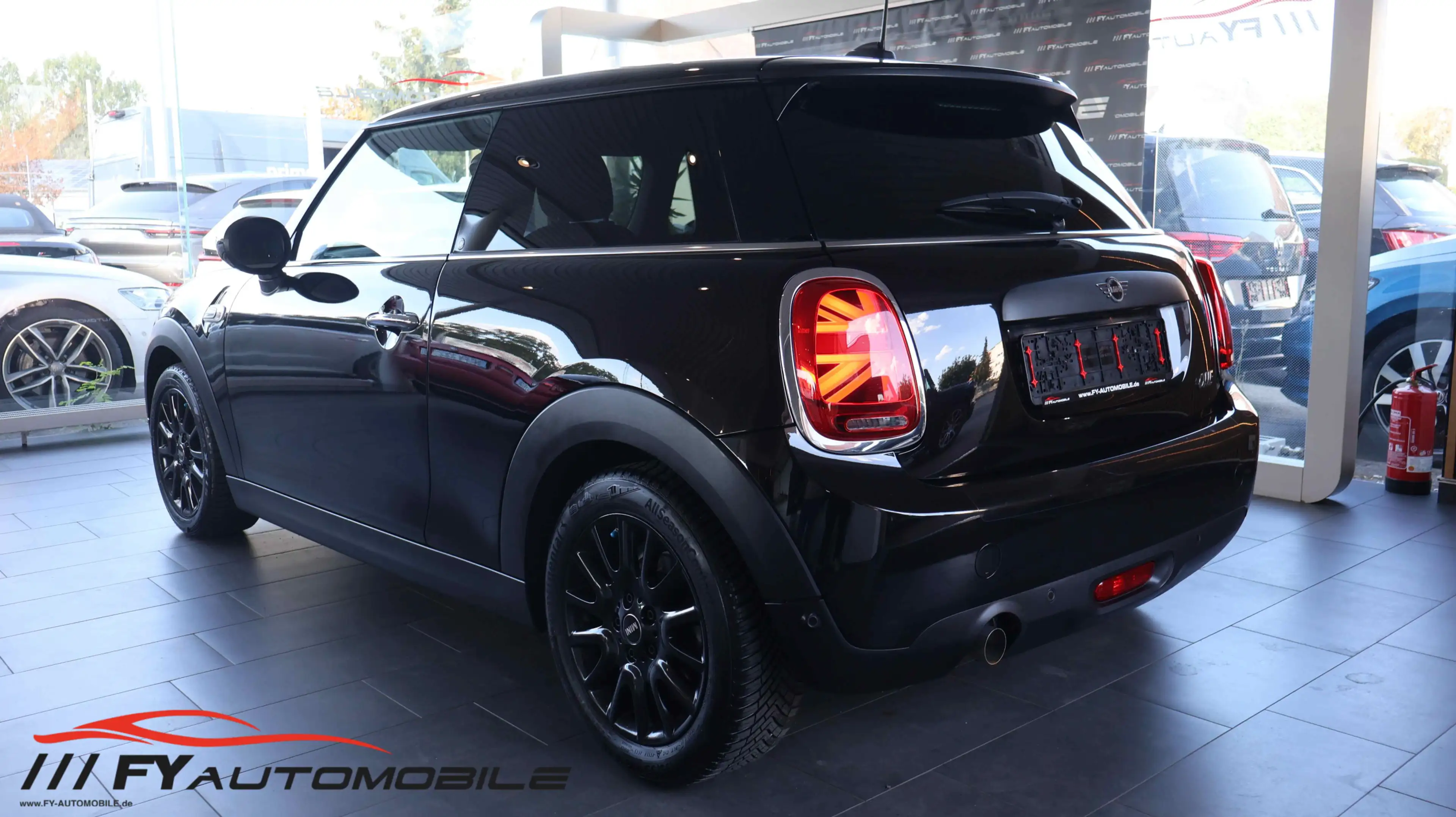 MINI One One LED Navi Stzheizung — photo 3