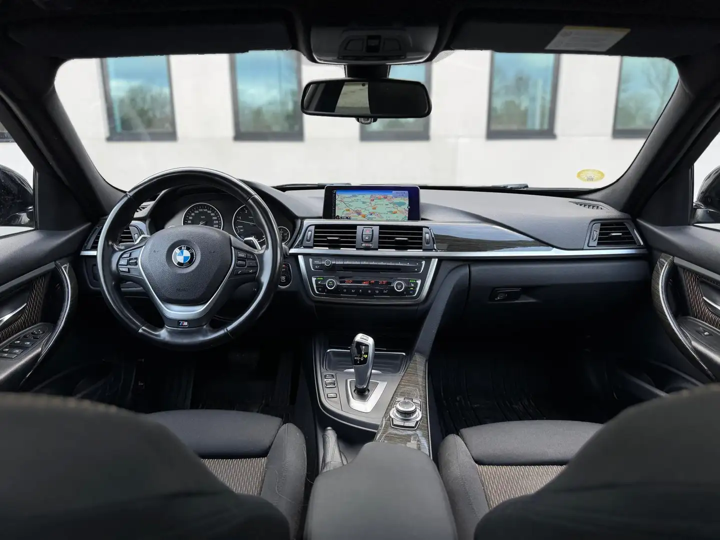 BMW 330 3-serie Touring 330d 259 pk High Executive, panora Schwarz - 2