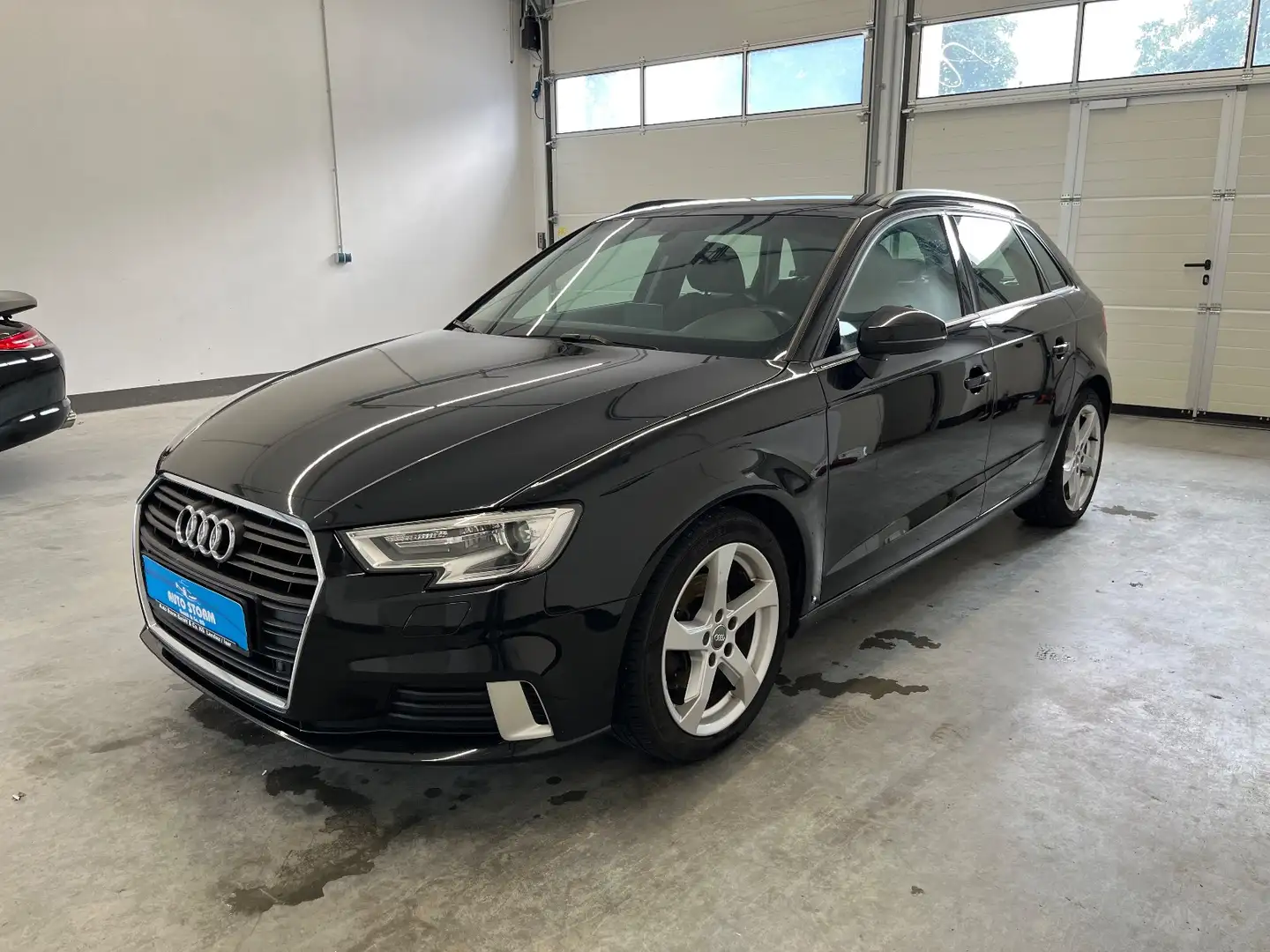 Audi A3 Sportback 1.6 TDI*Xenon*PDC*NAVI*AHK* SHZ+LM+PDC+S Schwarz - 1
