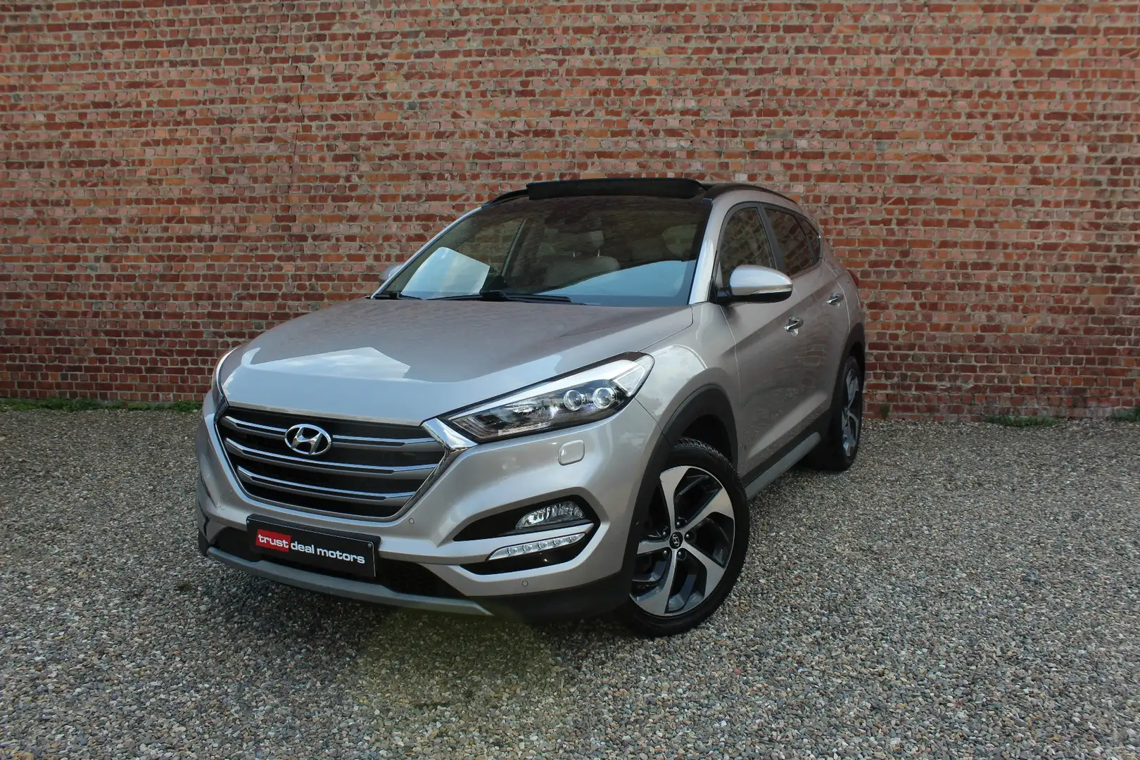 Hyundai TUCSON Tucson 1.7 CRDiFull Option ISG DCT * Garantie * Beige - 1