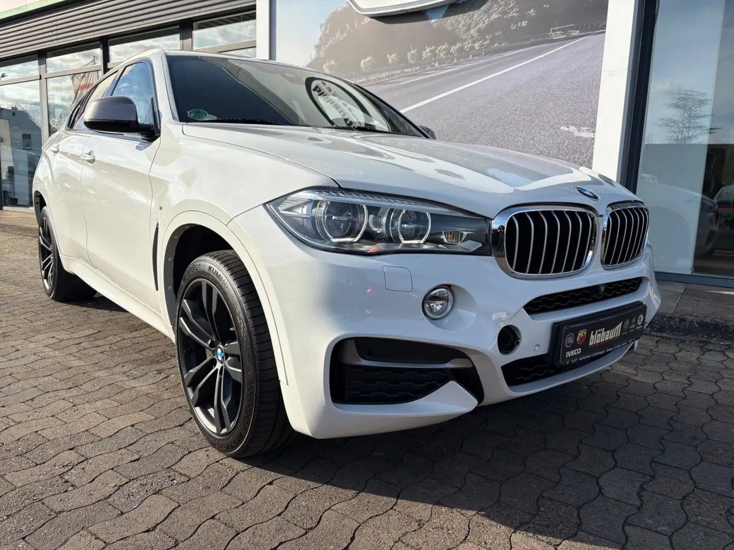 BMW X6 M50 d AHK HUD H&KRFK 360° AT Motor uvm. Weiß - 2