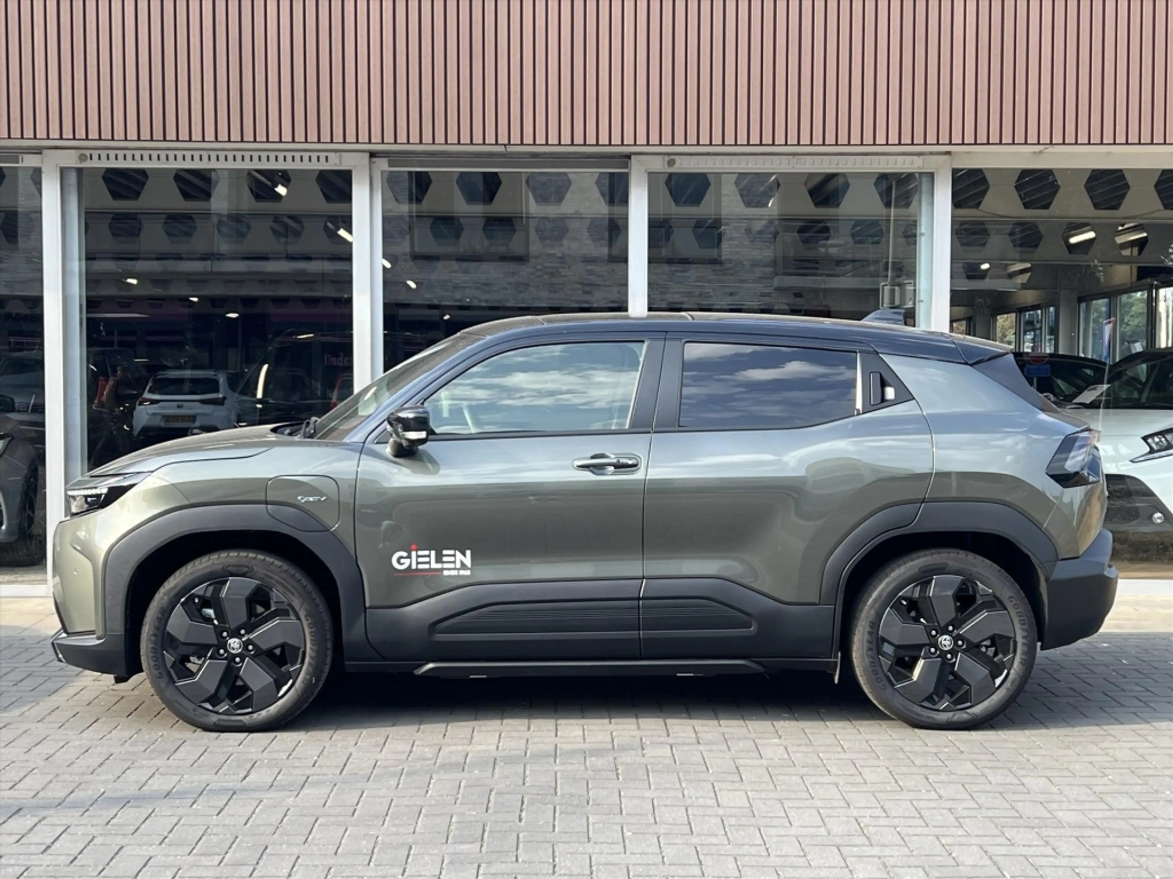 Toyota Urban Cruiser 61,1 kWh 174pk Executive | JBL, Stoel- Stuurverwar — photo 2