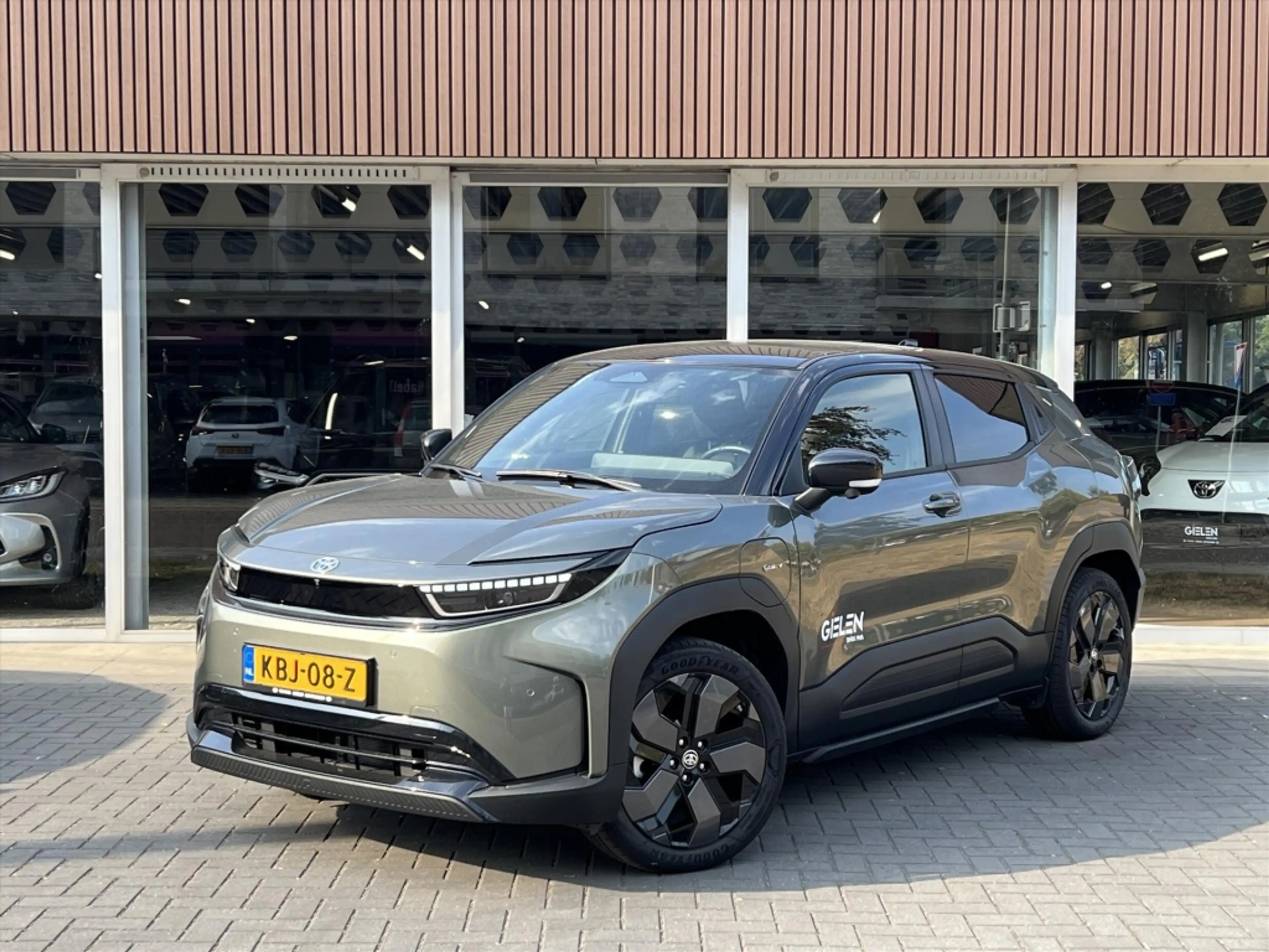 Toyota Urban Cruiser 61,1 kWh 174pk Executive | JBL, Stoel- Stuurverwar