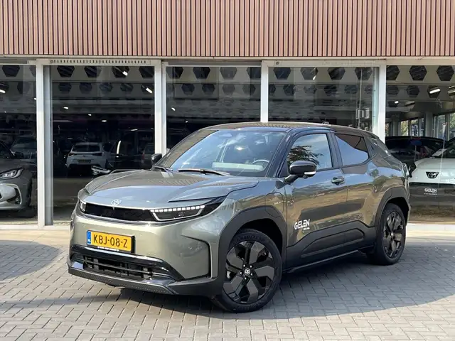 Toyota Urban Cruiser 61,1 kWh 174pk Executive | JBL, Stoel- Stuurverwar