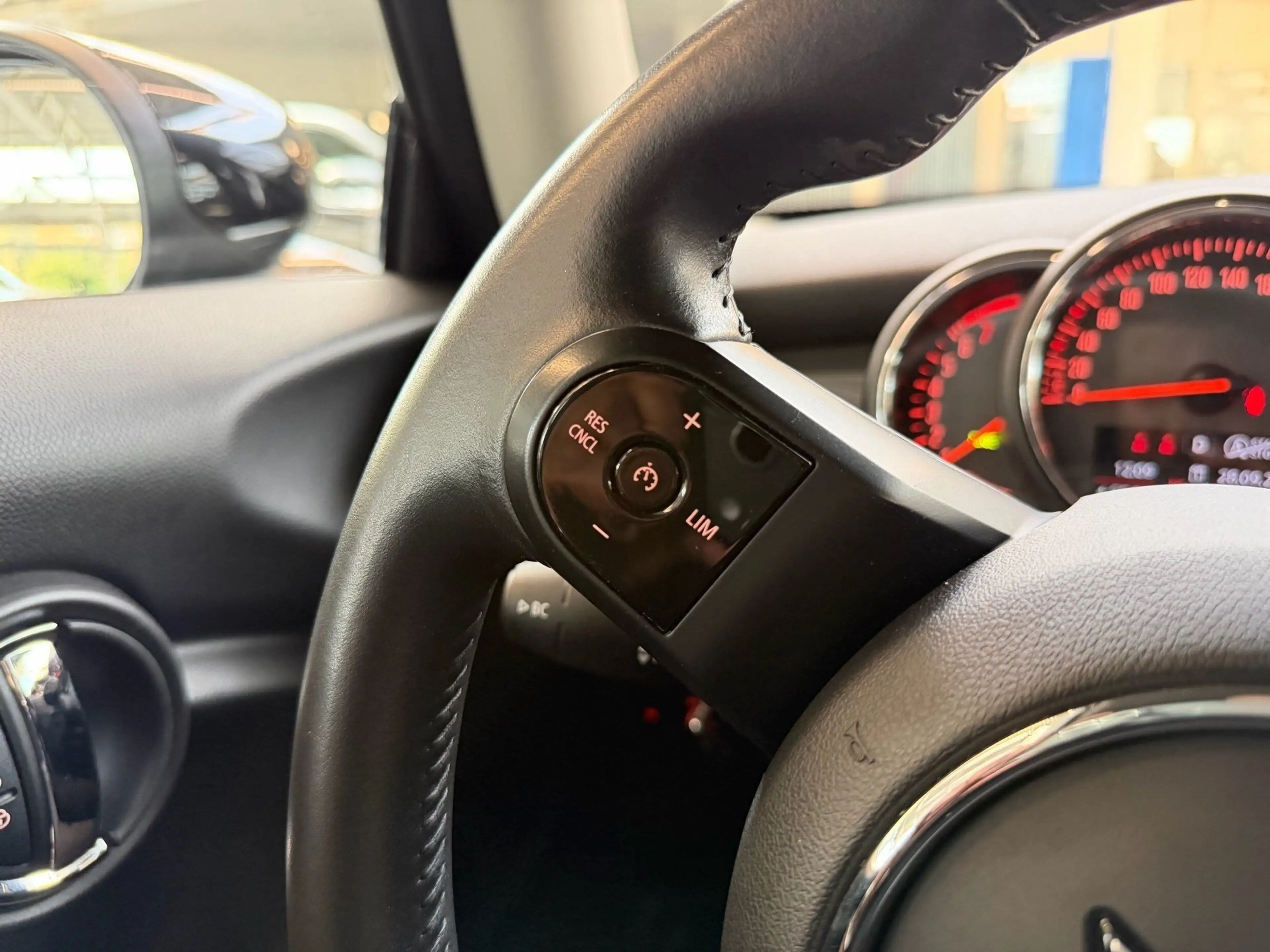 MINI One 3-Türer LED PDC Navi Shz. Tempomat 16" LMR — photo 6