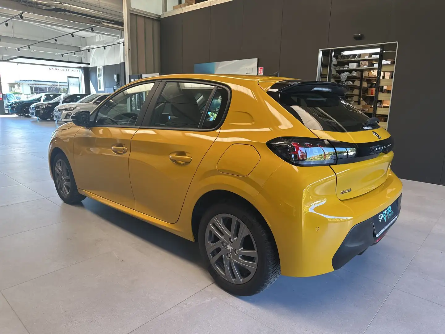 Peugeot 208 1.2 PureTech Active Pack S&S 75 Giallo - 2