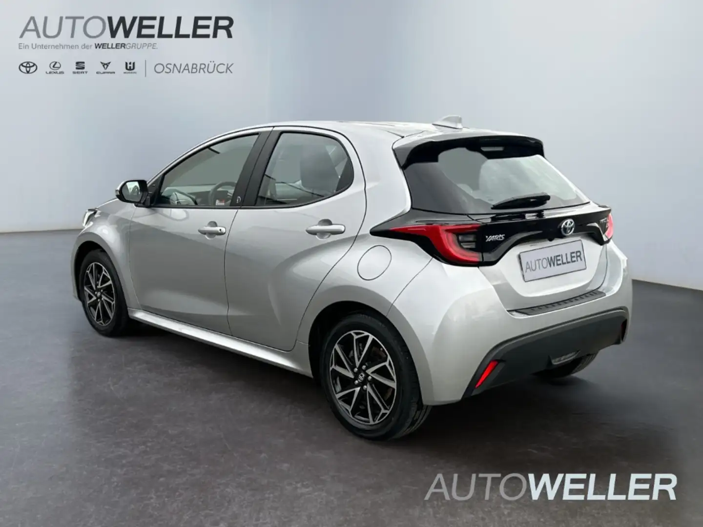 Toyota Yaris Hybrid 1.5 VVT-i Team D *Navi*LED*ACC*LMF* Silber - 2