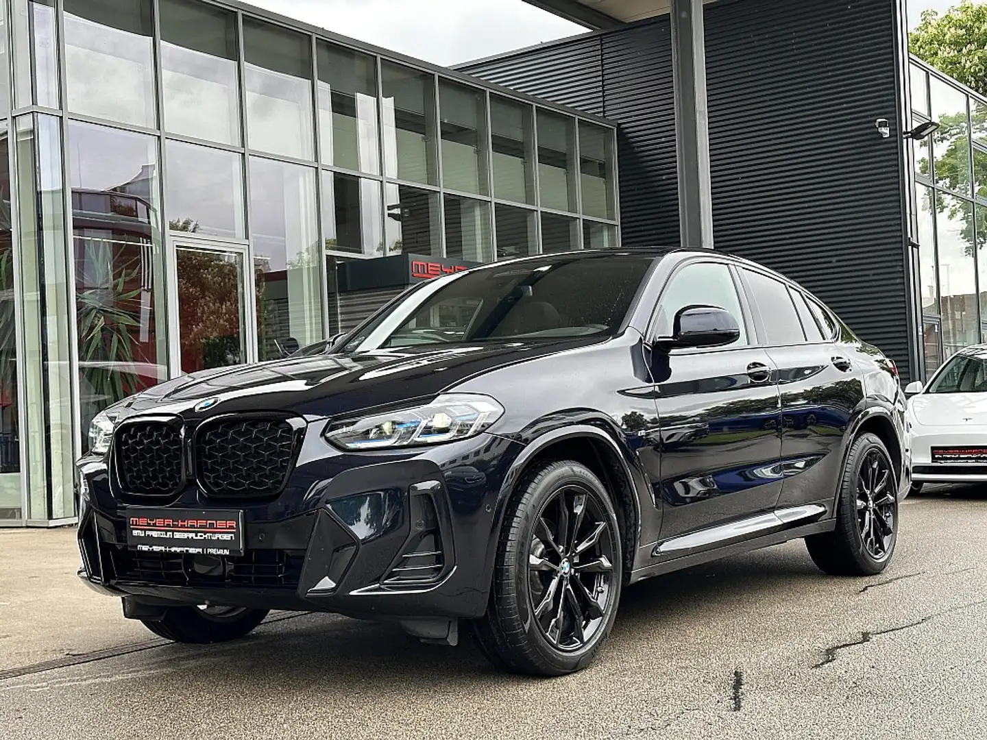 BMW X4 xDrive20i Aut. Schwarz - 2