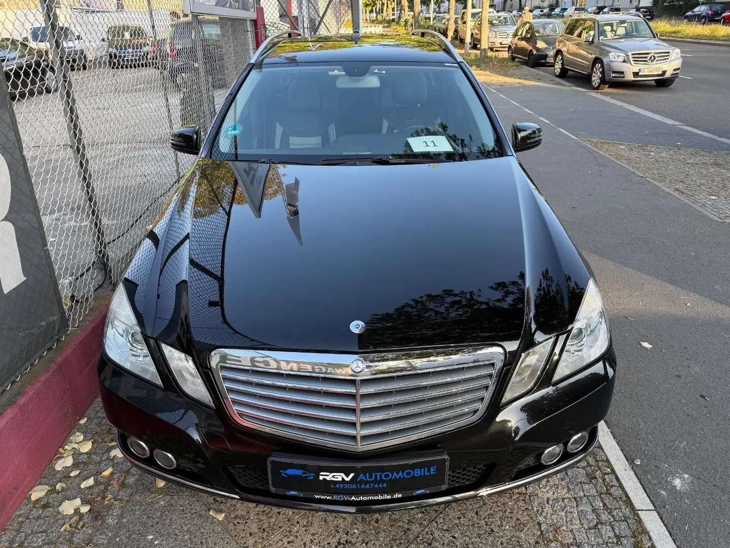Mercedes-Benz E 200 T CGI BLUEEFFICIENCY  AUTOMATI*AHK*Kamera Schwarz - 2