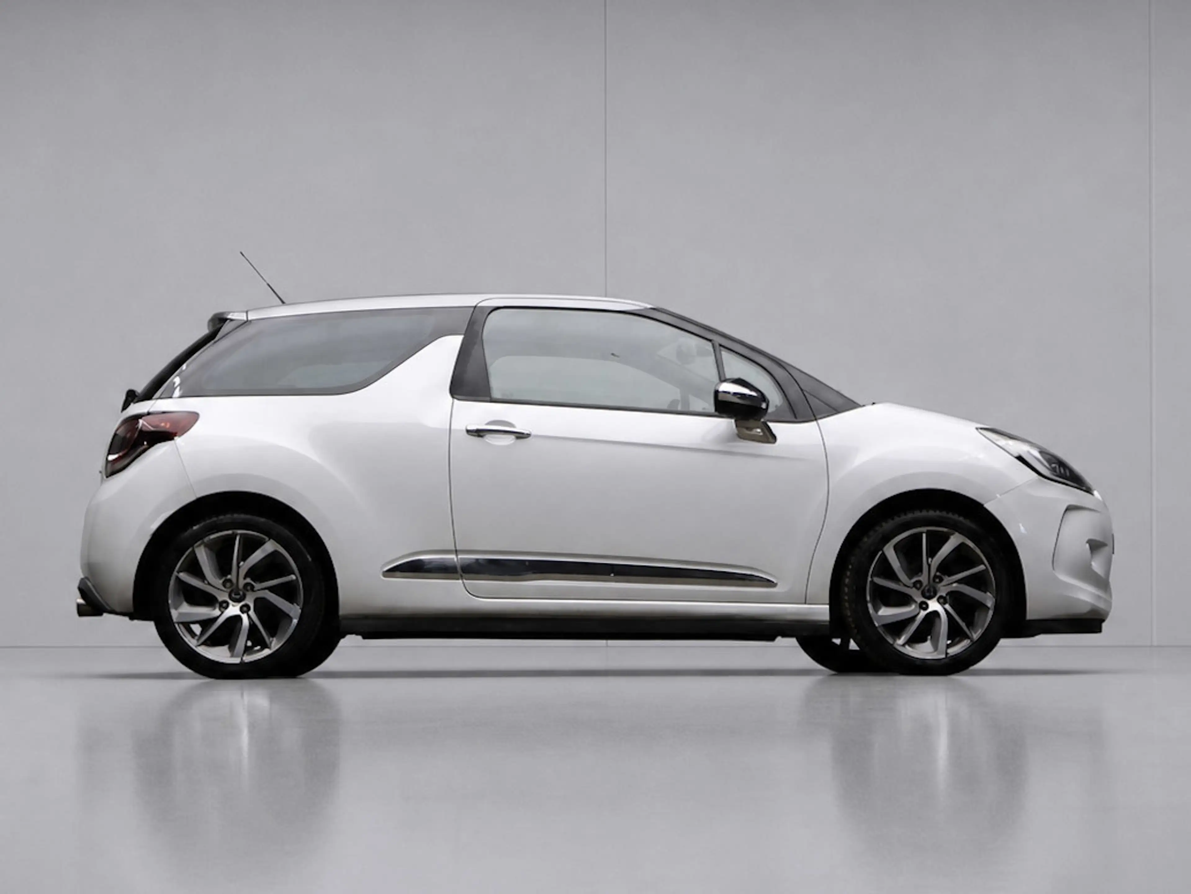 DS Automobiles DS 3 1.2 PureTech Business Sport NIEUWE DISTRIBUTIE (NA — photo 5