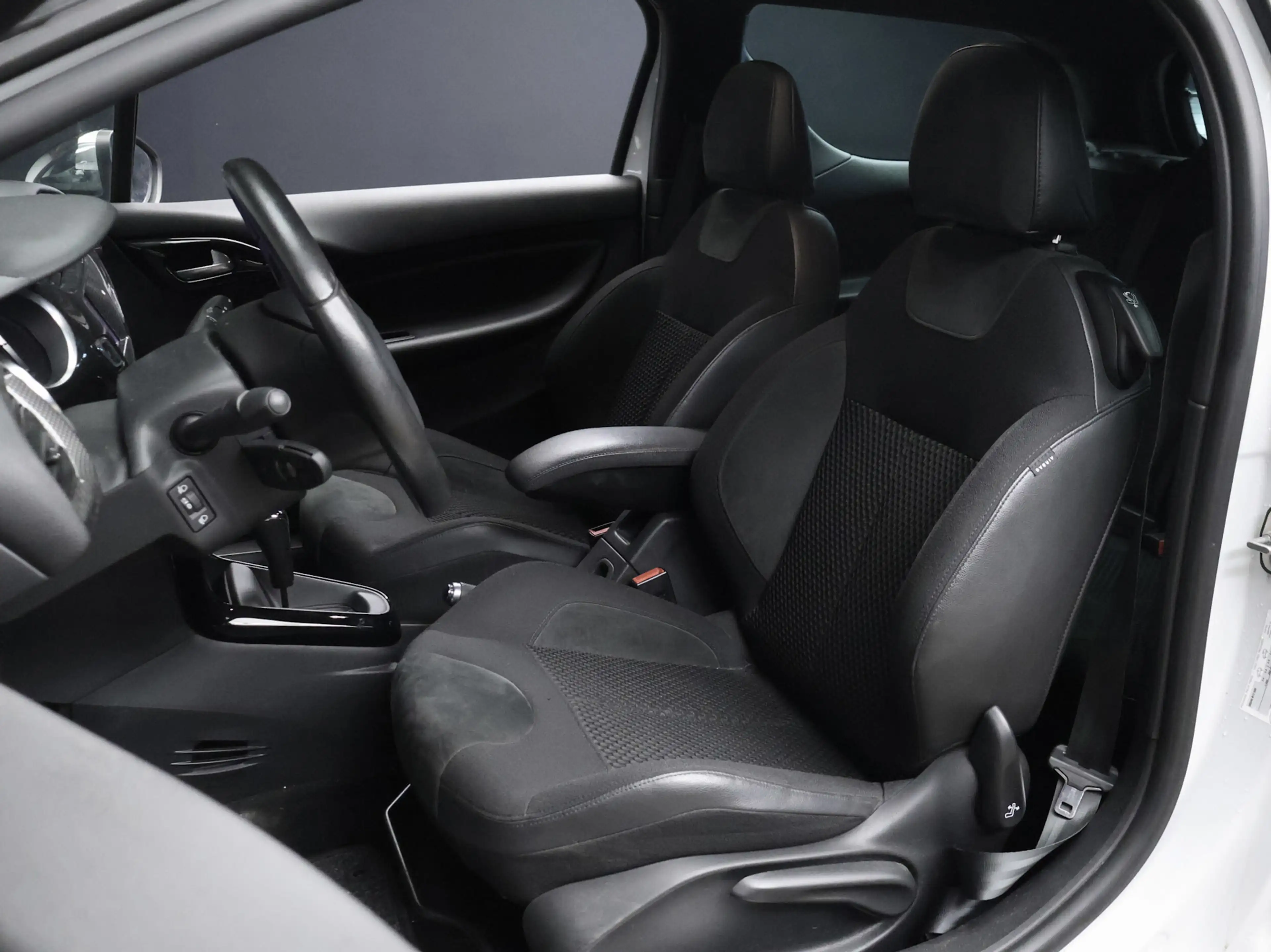 DS Automobiles DS 3 1.2 PureTech Business Sport NIEUWE DISTRIBUTIE (NA — photo 24