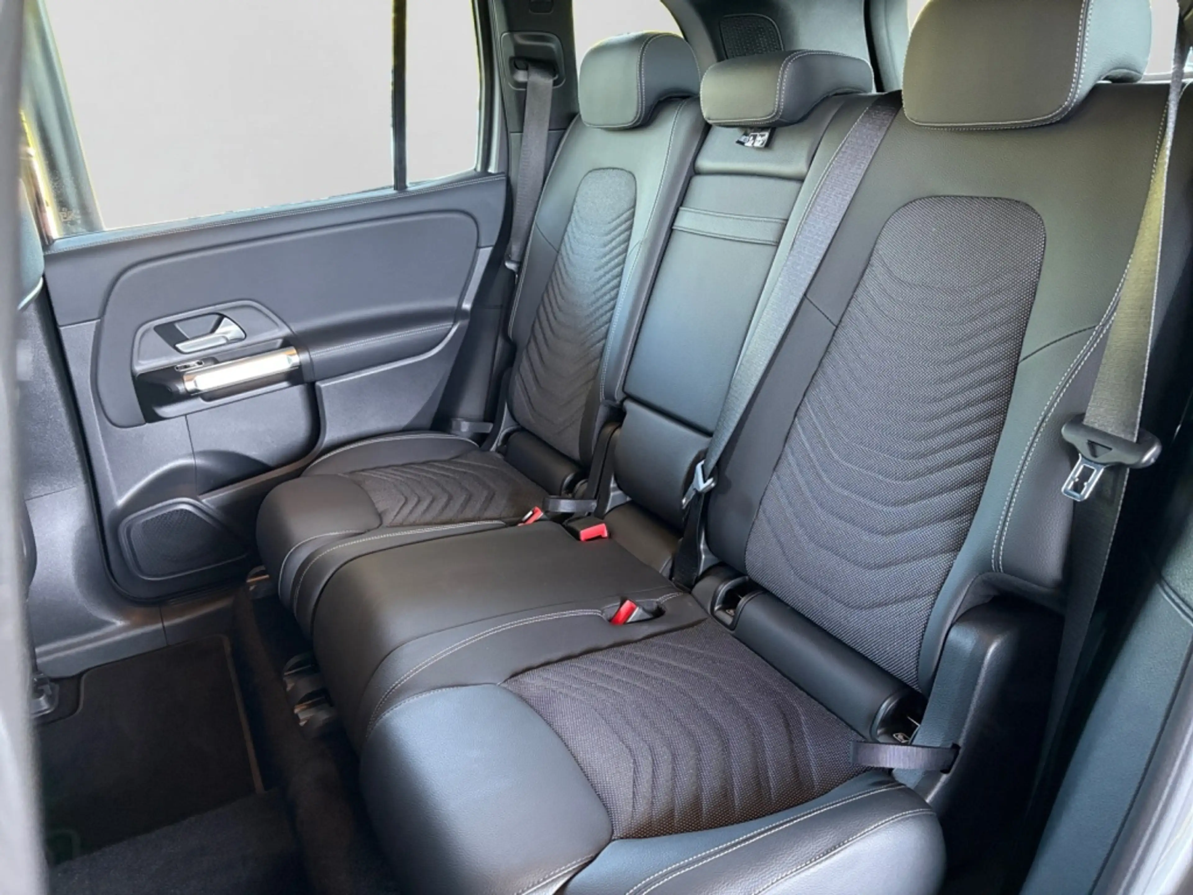 Mercedes-Benz EQB 250 + PROGRESSIVE|LED|AMBI|DISTR|KAM|SHZ|LHZ — photo 14