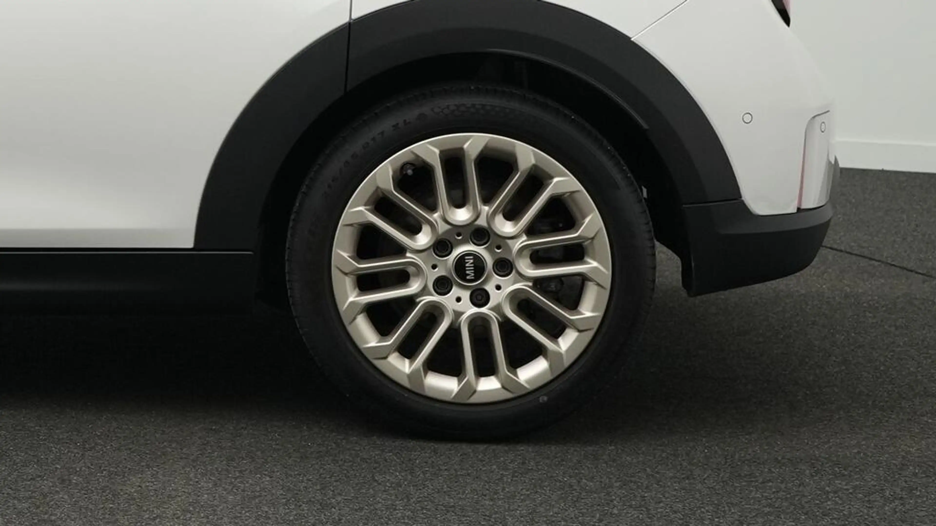MINI Cooper C Favoured Trim — photo 11