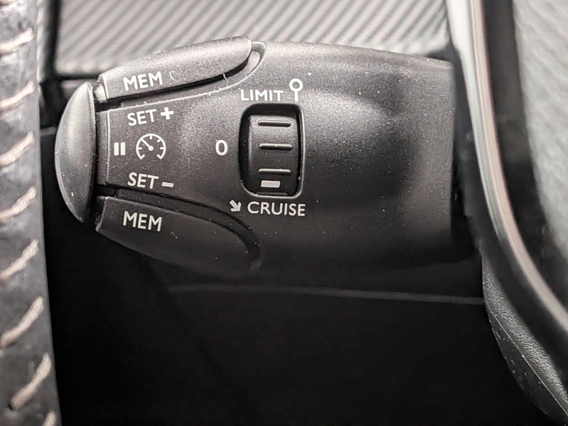Peugeot 2008 1.2 PureTech Active Pack — photo 8