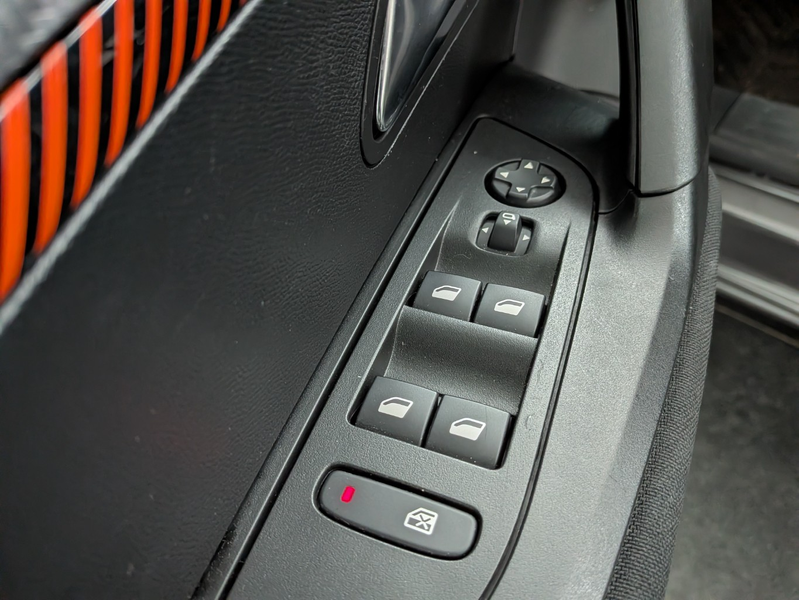 Peugeot 2008 1.2 PureTech Active Pack — photo 10