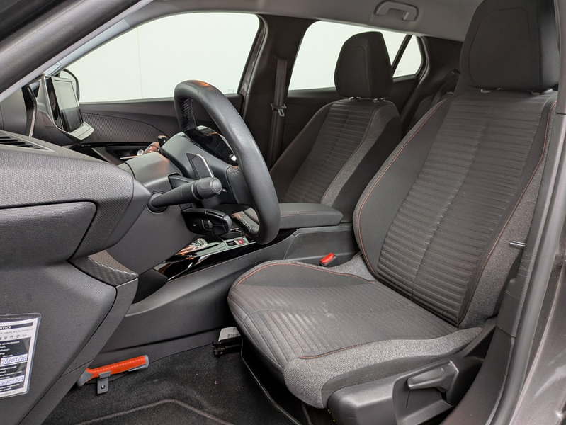 Peugeot 2008 1.2 PureTech Active Pack — photo 6