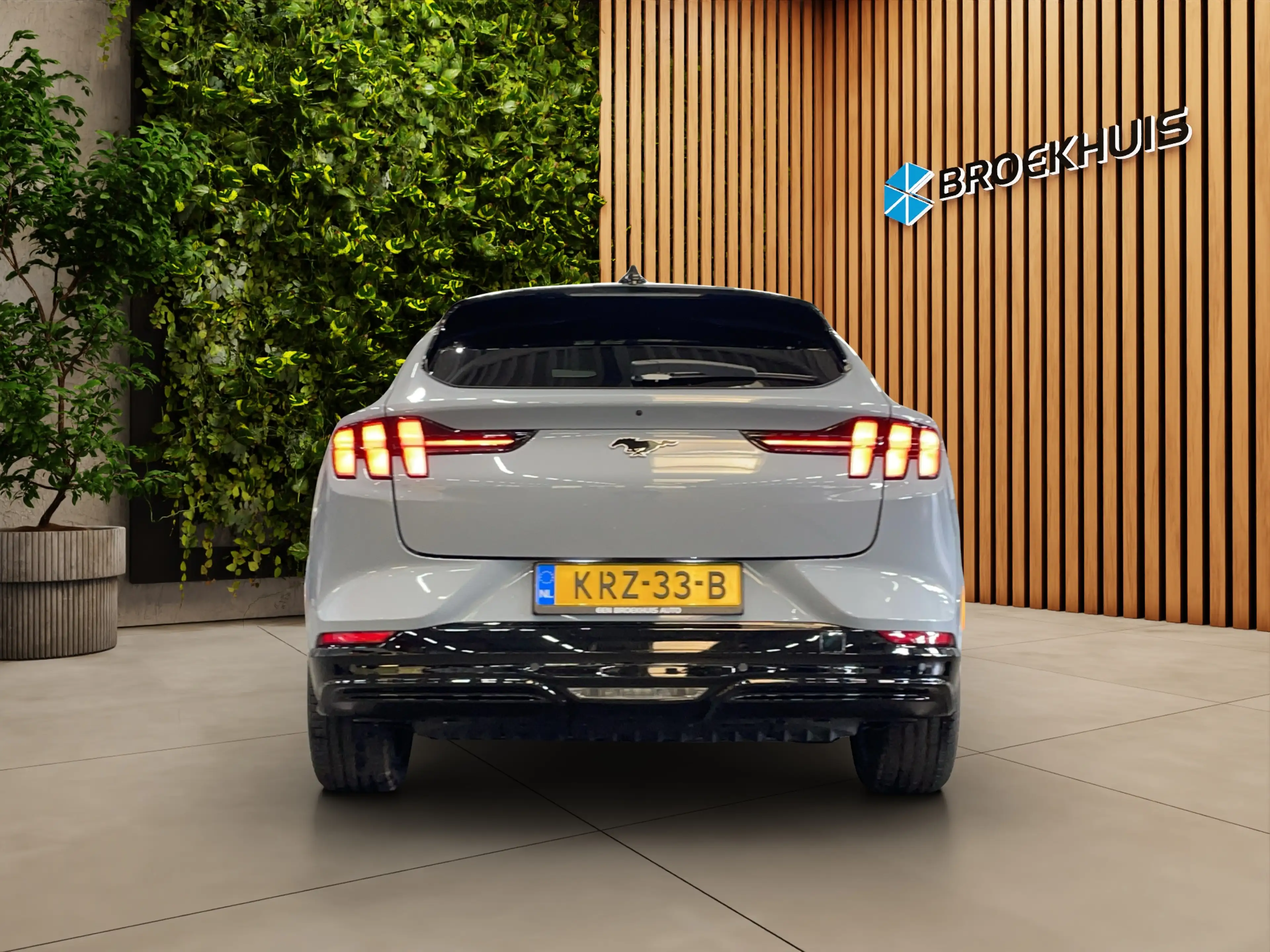 Ford Mustang Mach-E Extended Premium RWD 88 kWh | UNIEK! | Hoogglans z — photo 13