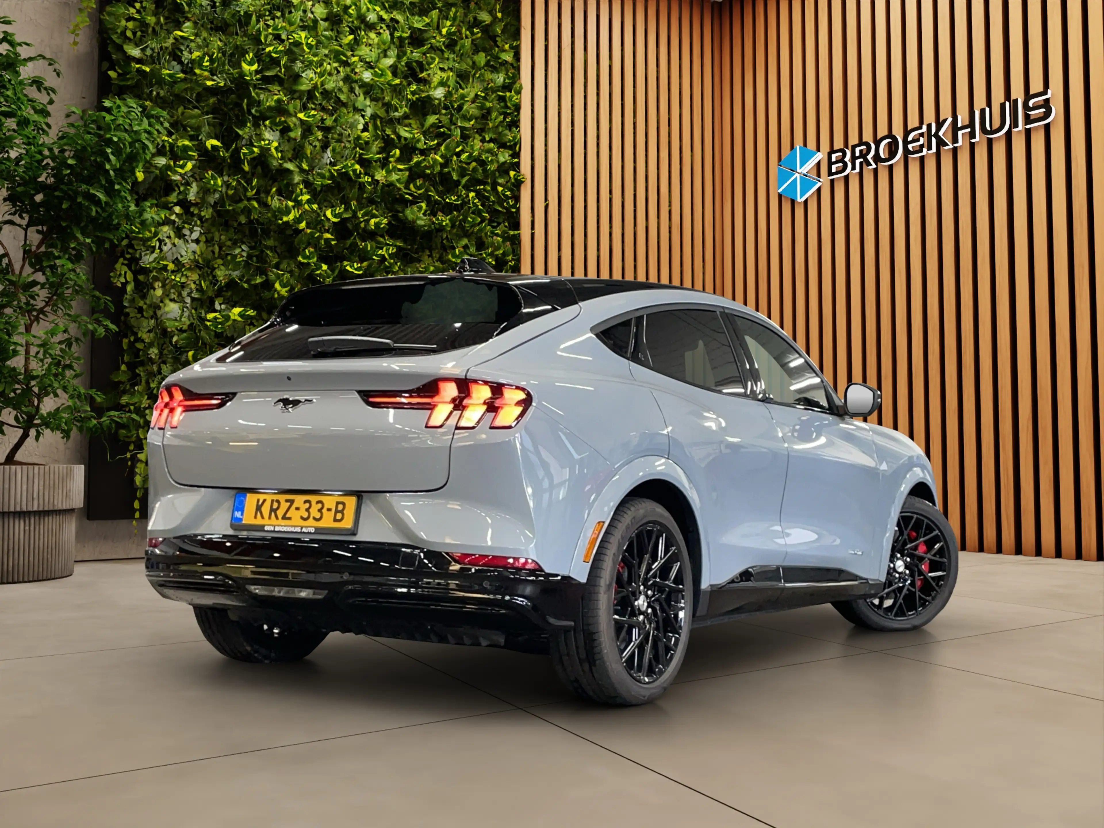 Ford Mustang Mach-E Extended Premium RWD 88 kWh | UNIEK! | Hoogglans z — photo 2