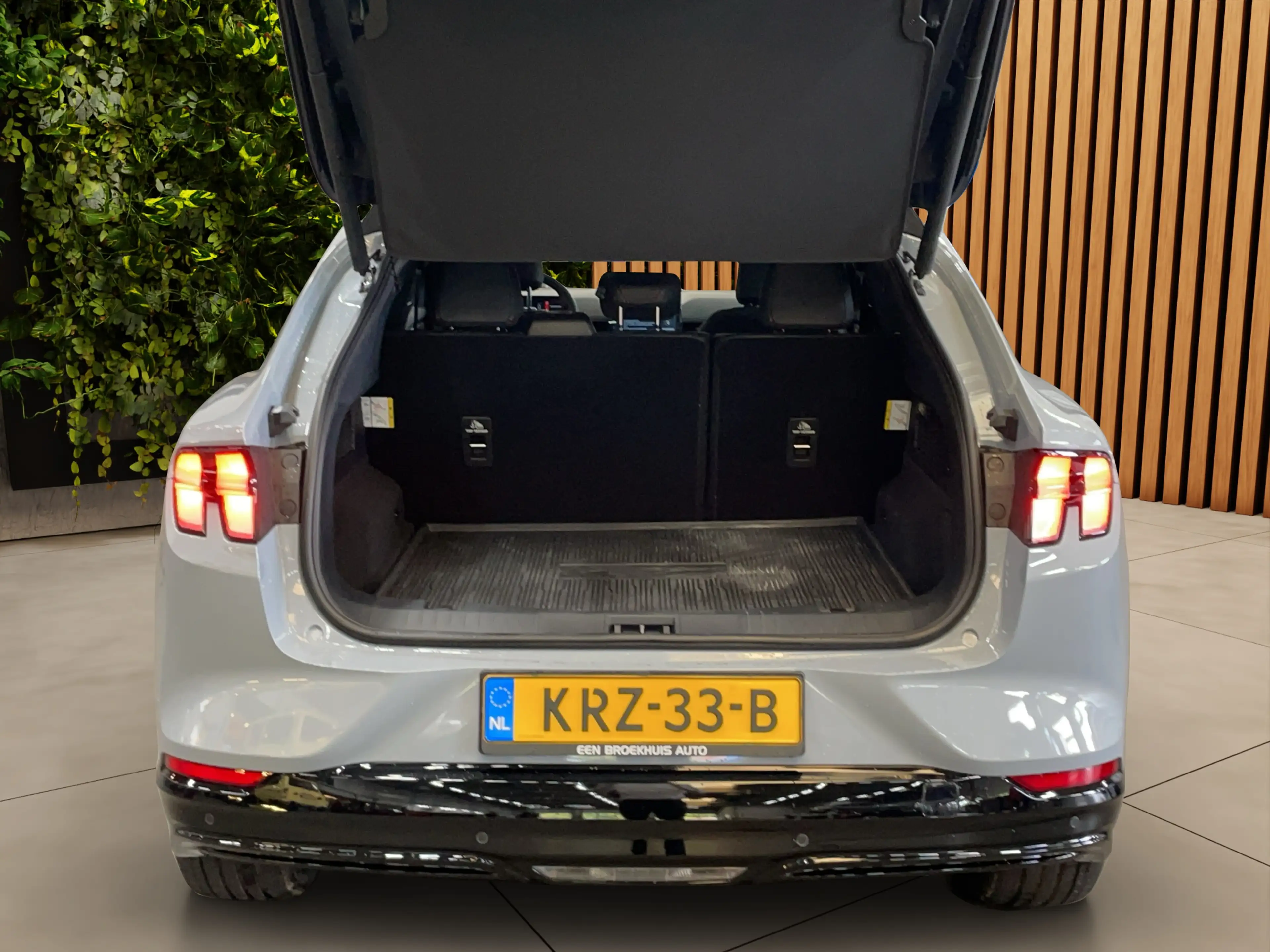 Ford Mustang Mach-E Extended Premium RWD 88 kWh | UNIEK! | Hoogglans z — photo 32