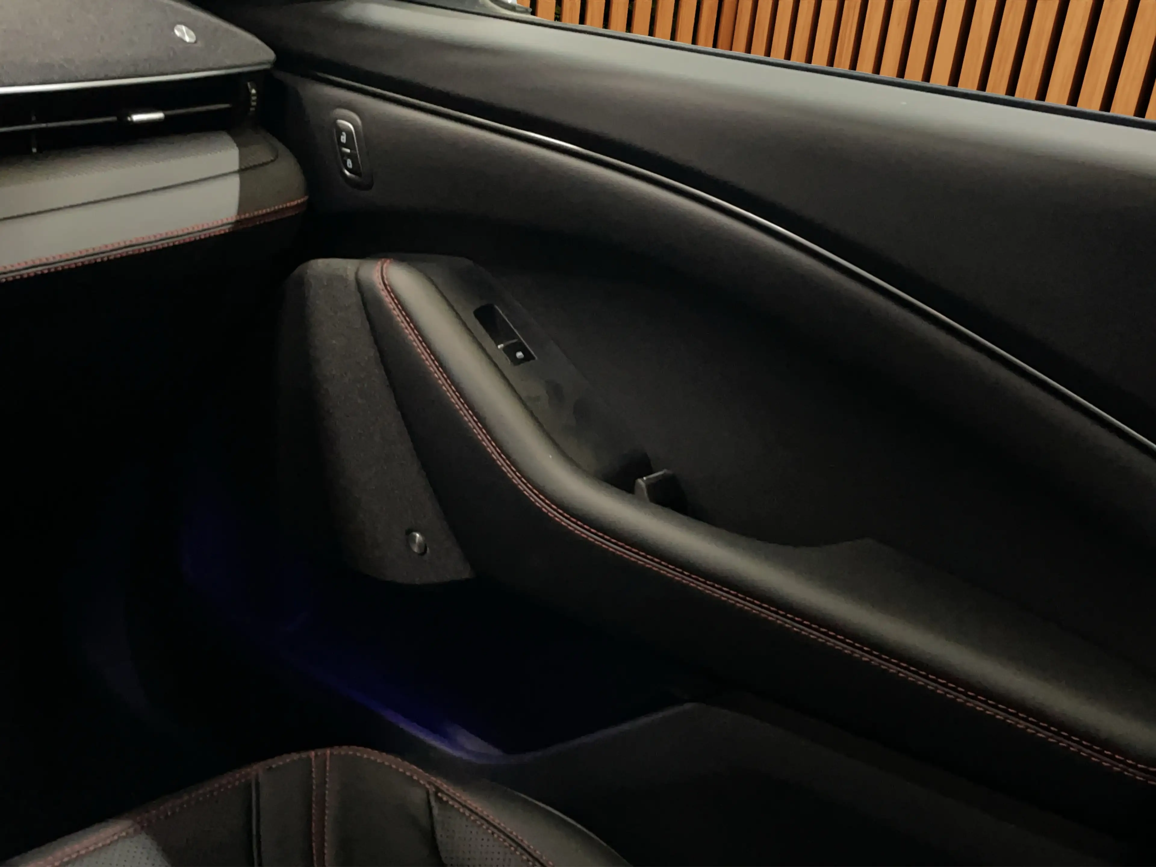 Ford Mustang Mach-E Extended Premium RWD 88 kWh | UNIEK! | Hoogglans z — photo 25