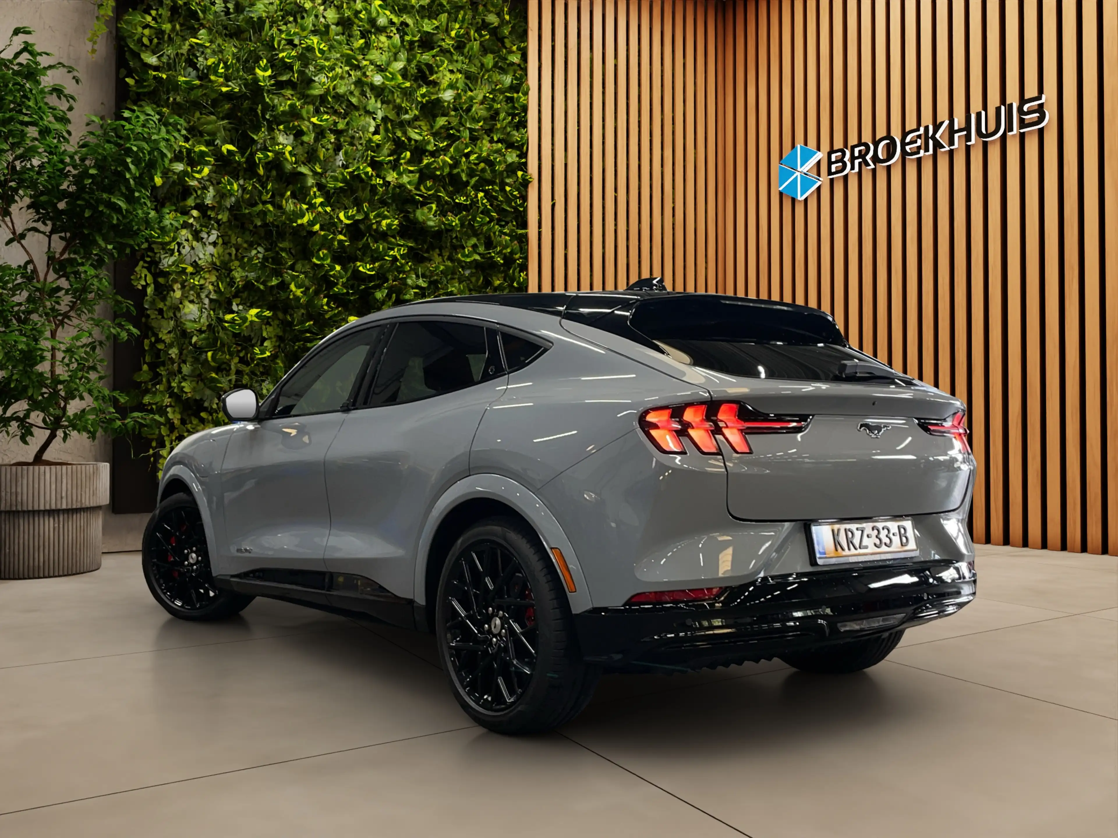 Ford Mustang Mach-E Extended Premium RWD 88 kWh | UNIEK! | Hoogglans z — photo 23