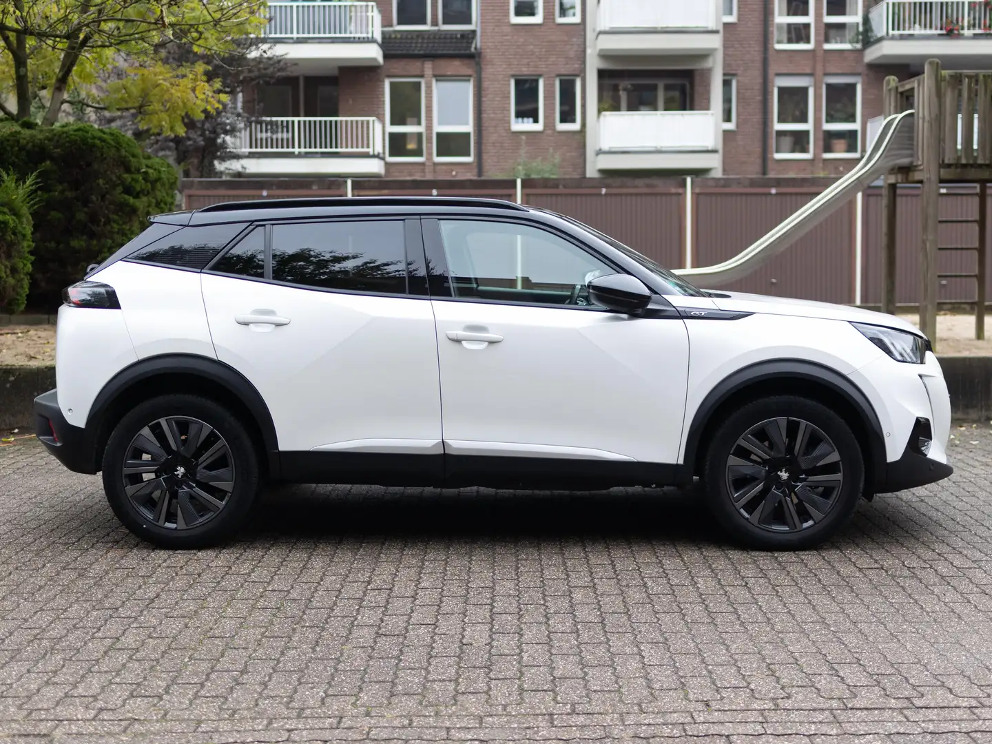 Peugeot 2008 2008 PureTech 155 EAT8 GT Pack Weiß - 2